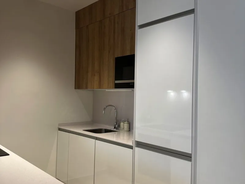 Brand New Fully Furnished 2-Bedroom Apartment in Puerto de Estepona – Just One Minute from the Beach!