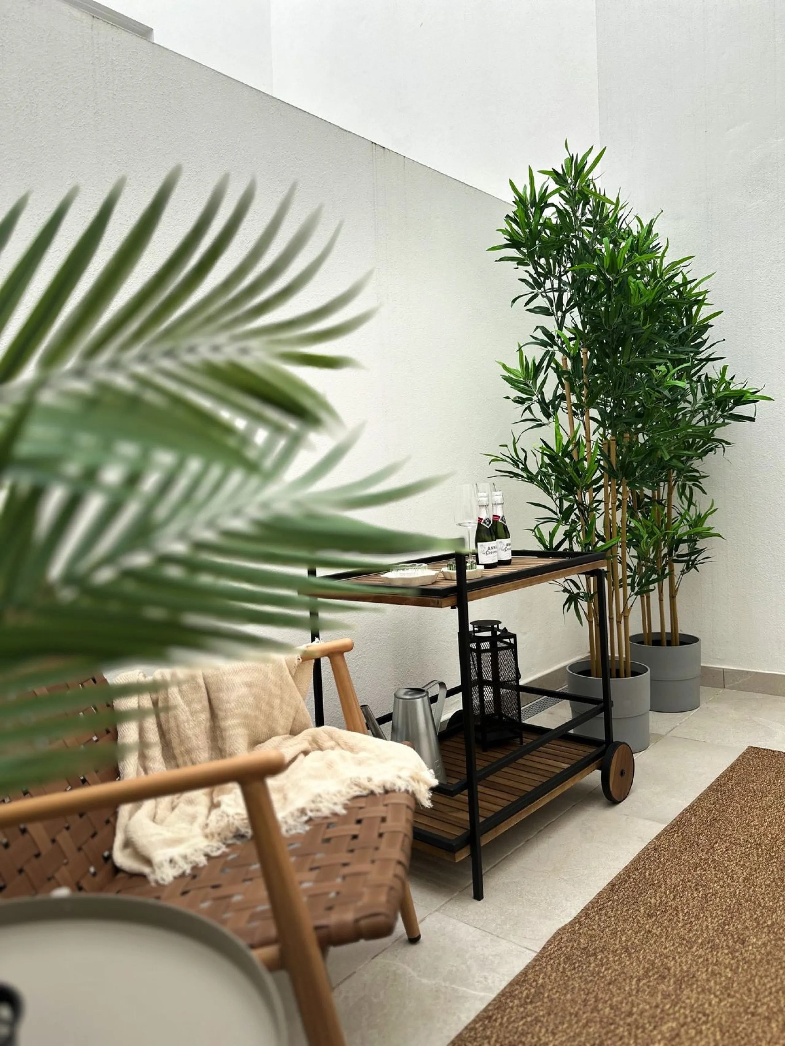 Brand New Fully Furnished 2-Bedroom Apartment in Puerto de Estepona – Just One Minute from the Beach!