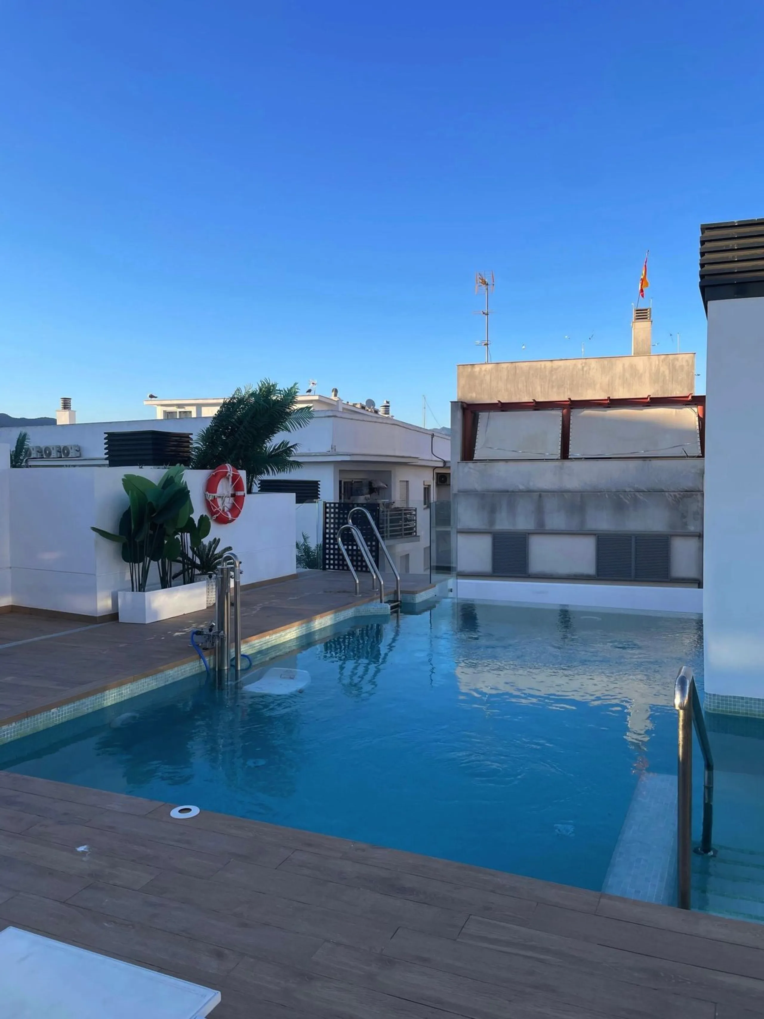 Brand New Fully Furnished 2-Bedroom Apartment in Puerto de Estepona – Just One Minute from the Beach!