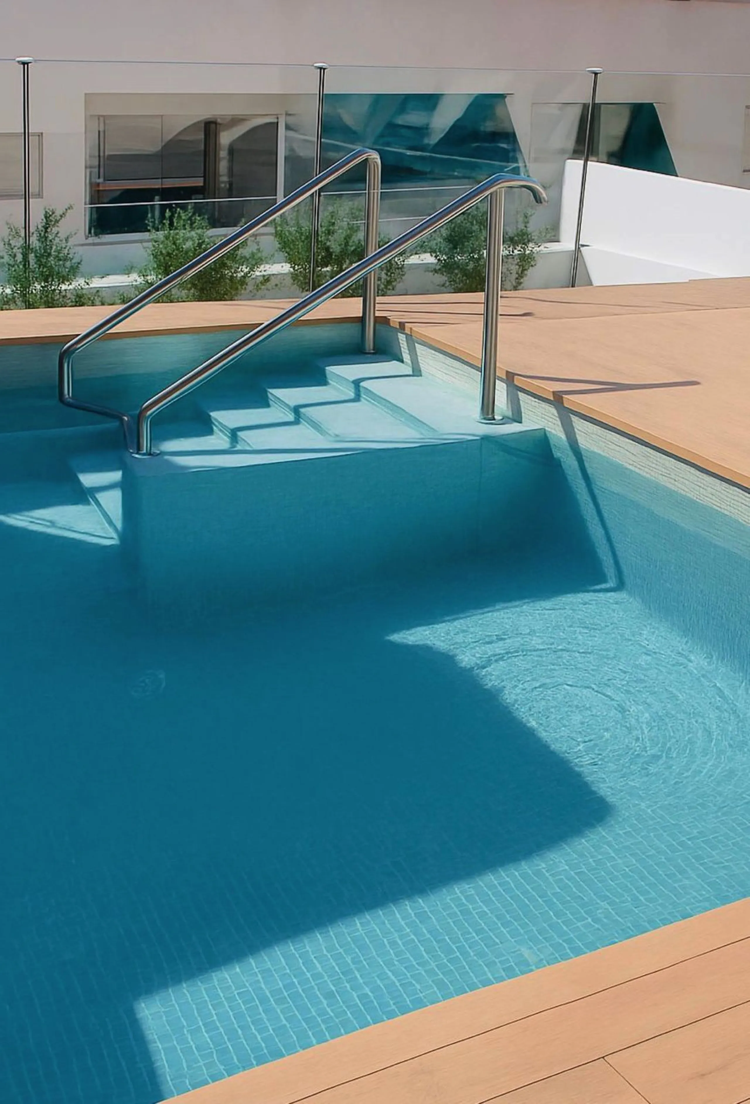 Brand New Fully Furnished 2-Bedroom Apartment in Puerto de Estepona – Just One Minute from the Beach!