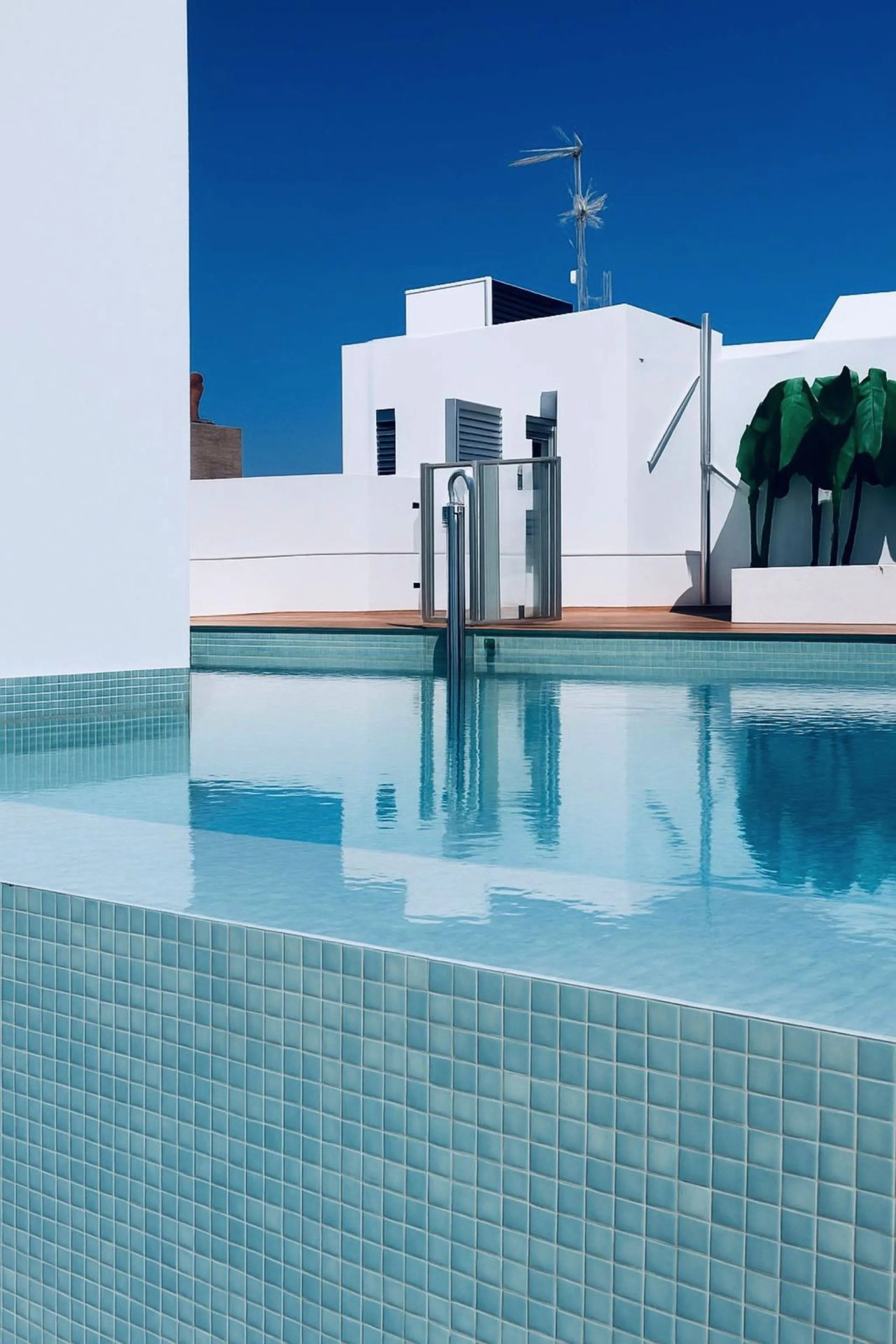 Brand New Fully Furnished 2-Bedroom Apartment in Puerto de Estepona – Just One Minute from the Beach!