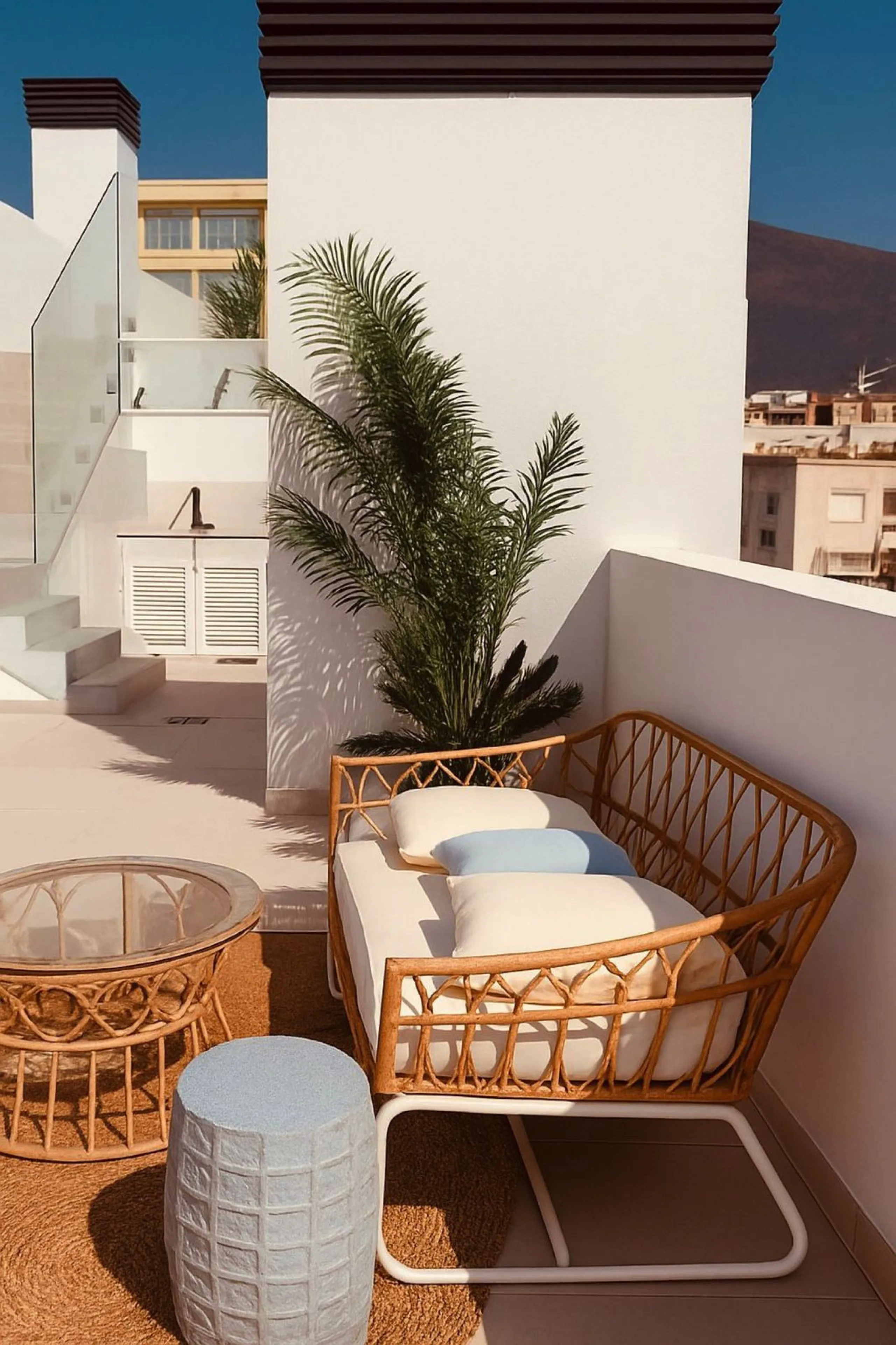 Brand New Fully Furnished 2-Bedroom Apartment in Puerto de Estepona – Just One Minute from the Beach!