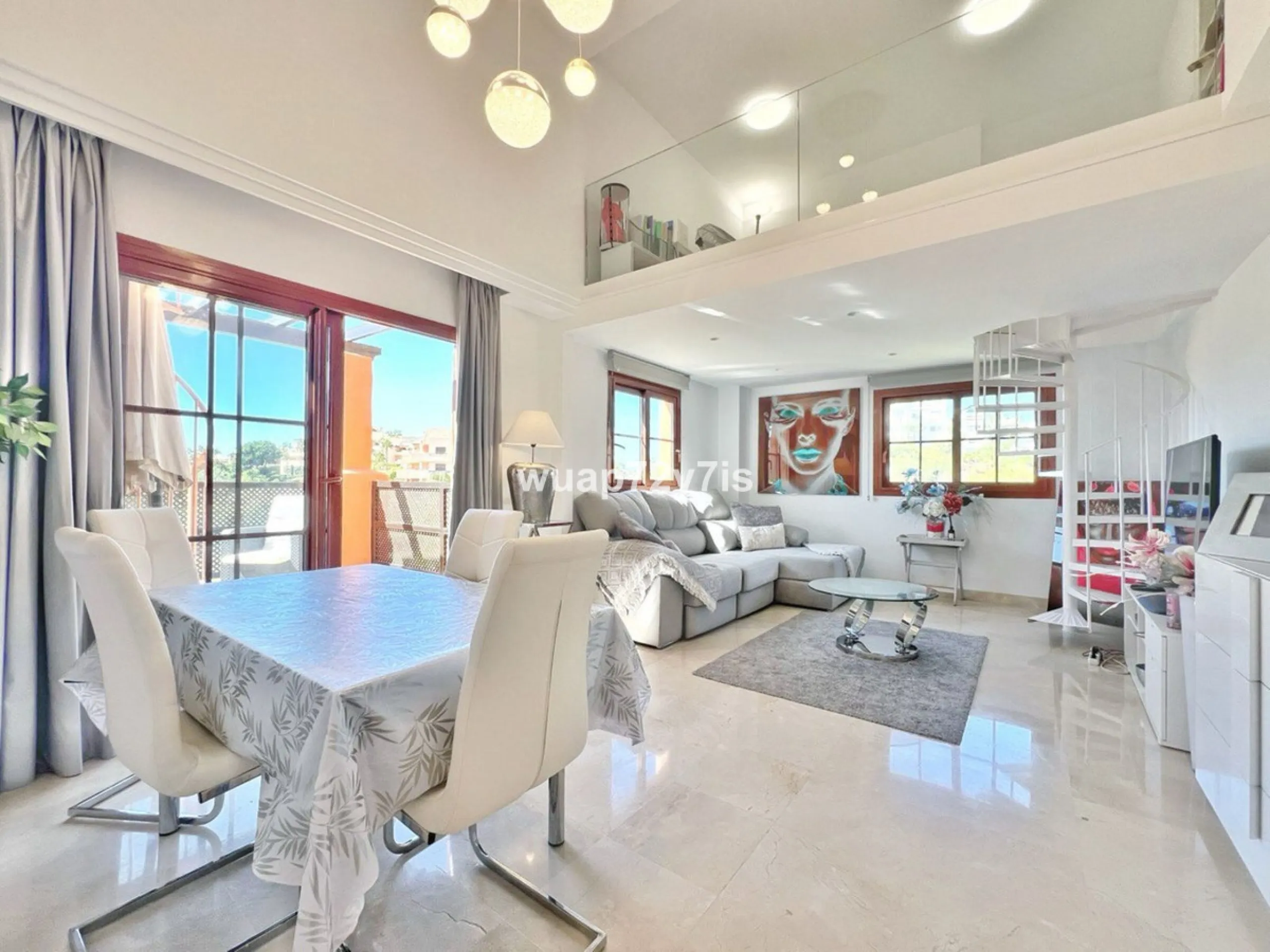Apartment - Penthouse в продаже в Benahavís, Málaga. В доме 2 спален и 2 ванных комнат. Площадь дома 135 м²