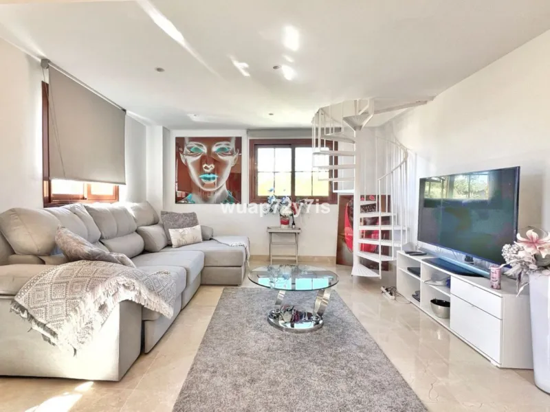 Apartment - Penthouse в продаже в Benahavís, Málaga. В доме 2 спален и 2 ванных комнат. Площадь дома 135 м²
