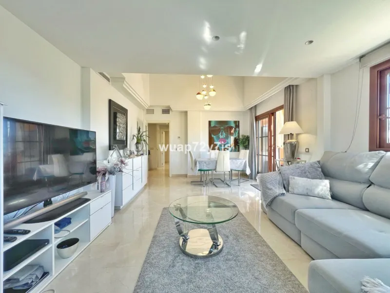Apartment - Penthouse в продаже в Benahavís, Málaga. В доме 2 спален и 2 ванных комнат. Площадь дома 135 м²