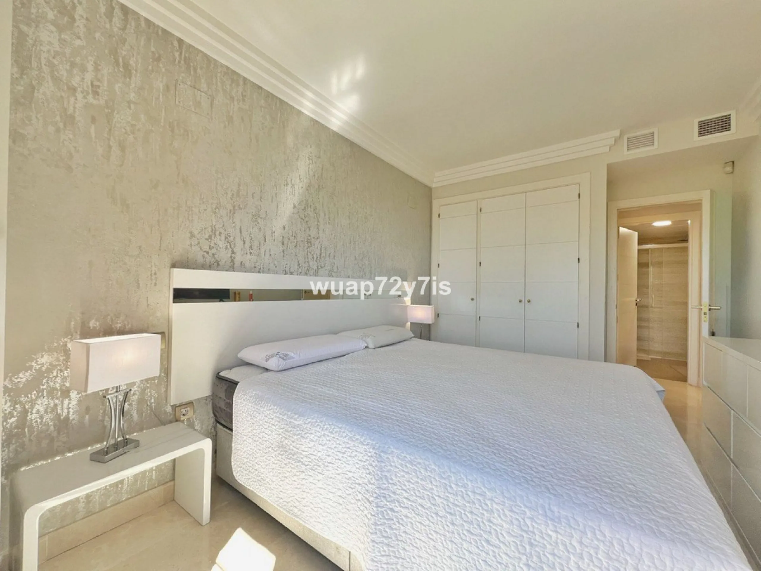 Apartment - Penthouse в продаже в Benahavís, Málaga. В доме 2 спален и 2 ванных комнат. Площадь дома 135 м²