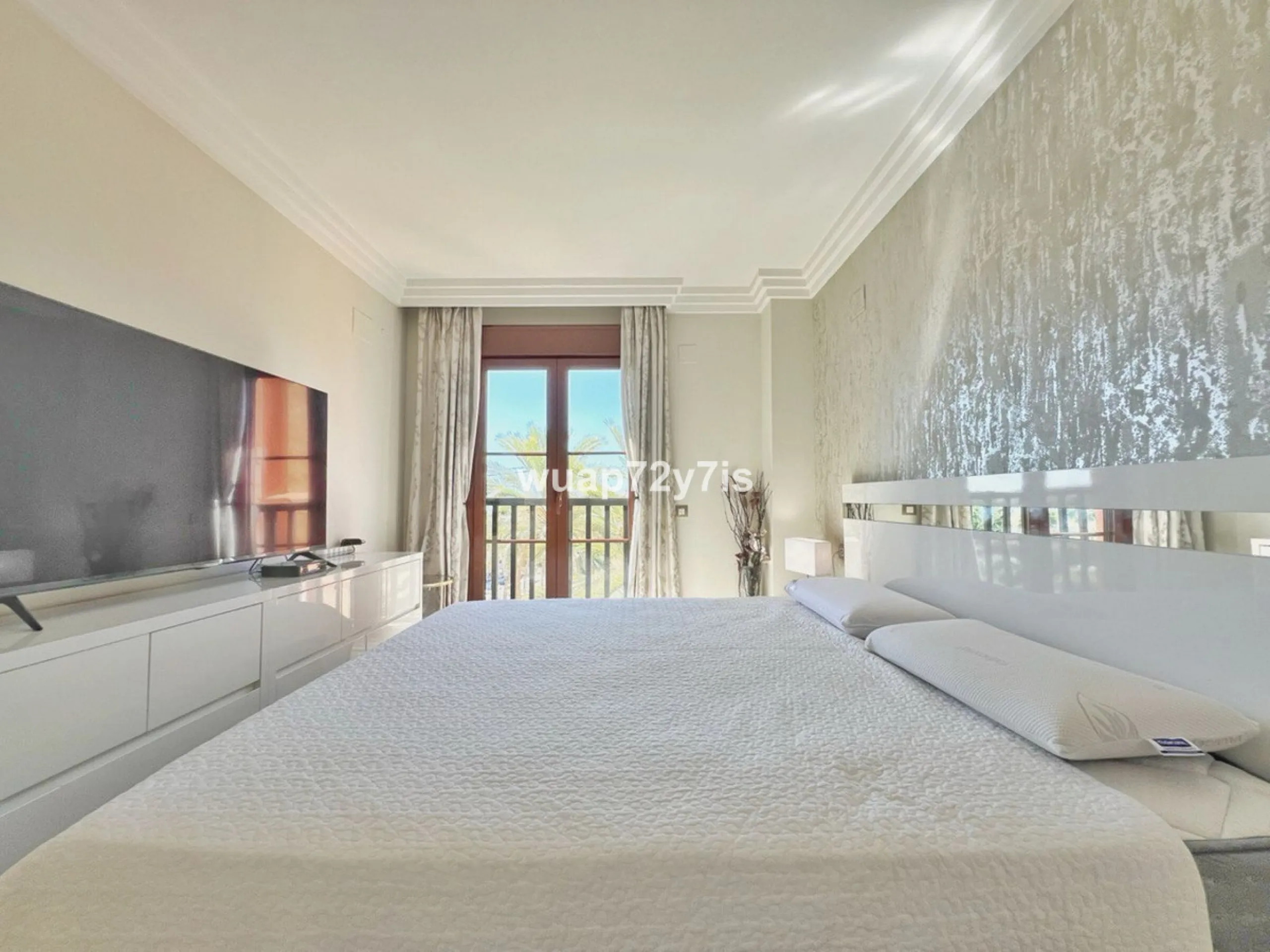 Apartment - Penthouse в продаже в Benahavís, Málaga. В доме 2 спален и 2 ванных комнат. Площадь дома 135 м²