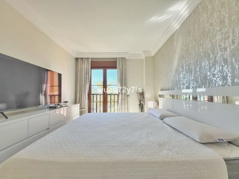 Apartment - Penthouse в продаже в Benahavís, Málaga. В доме 2 спален и 2 ванных комнат. Площадь дома 135 м²