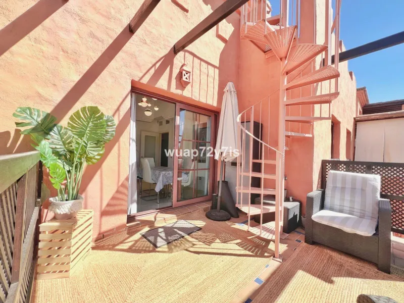 Apartment - Penthouse в продаже в Benahavís, Málaga. В доме 2 спален и 2 ванных комнат. Площадь дома 135 м²