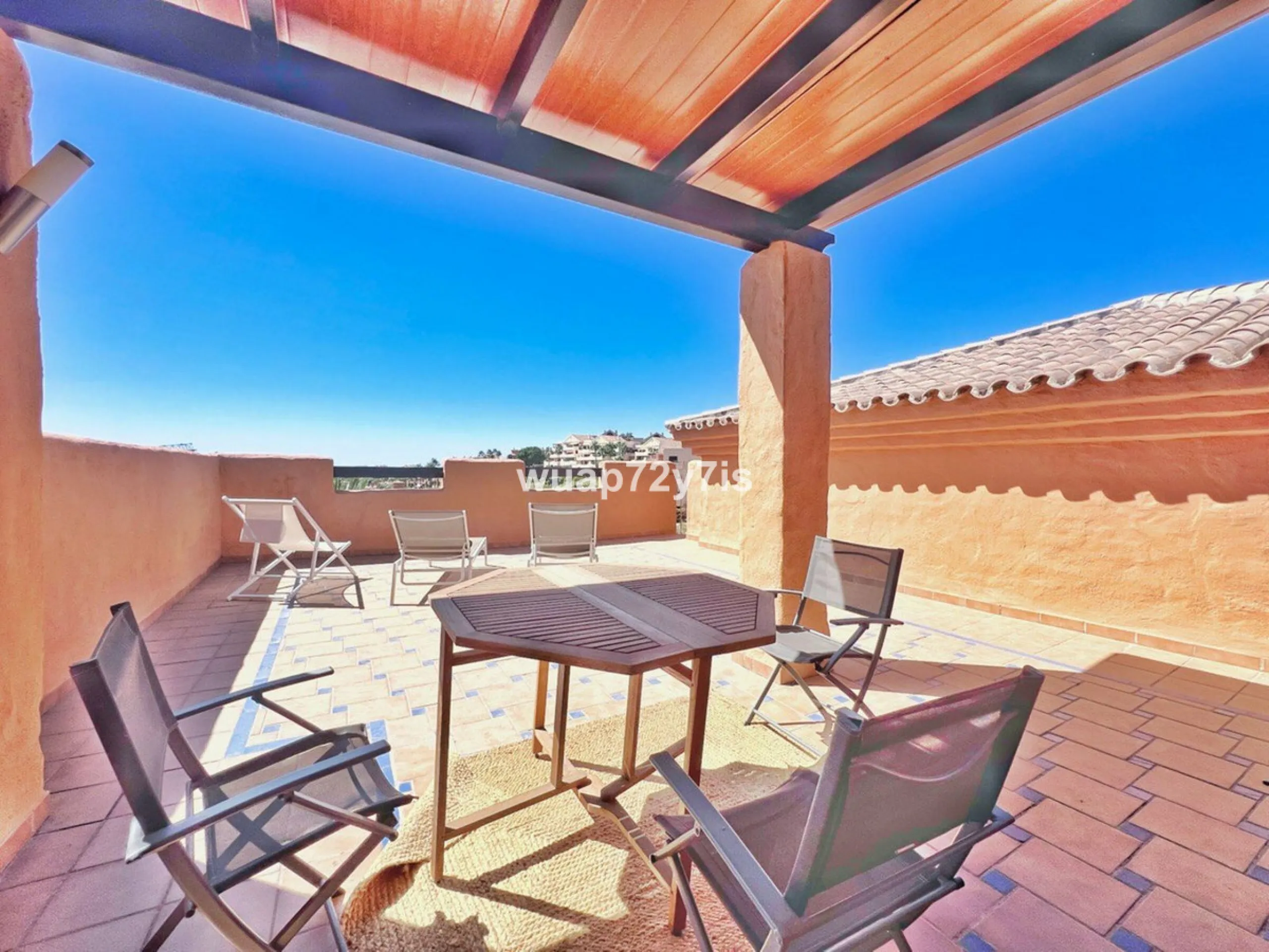 Apartment - Penthouse в продаже в Benahavís, Málaga. В доме 2 спален и 2 ванных комнат. Площадь дома 135 м²