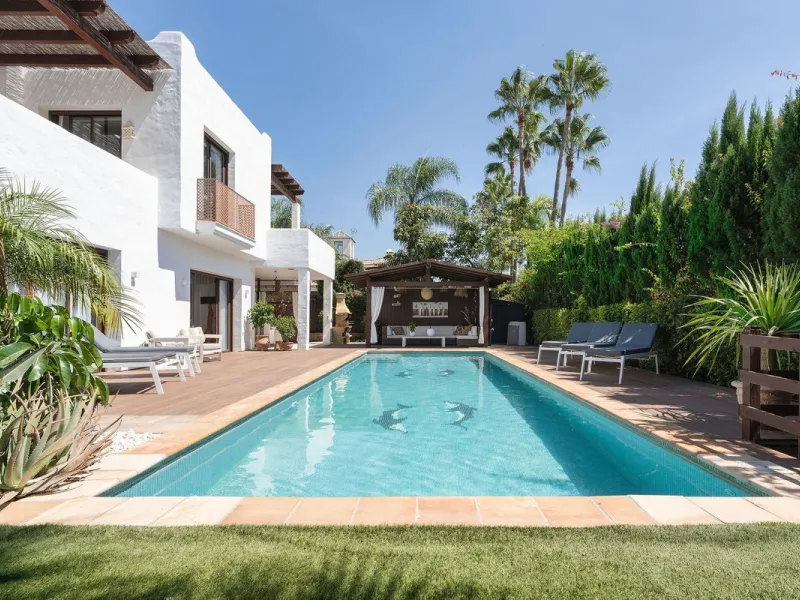Welcome to this charming beachside villa with private pool in San Pedro!