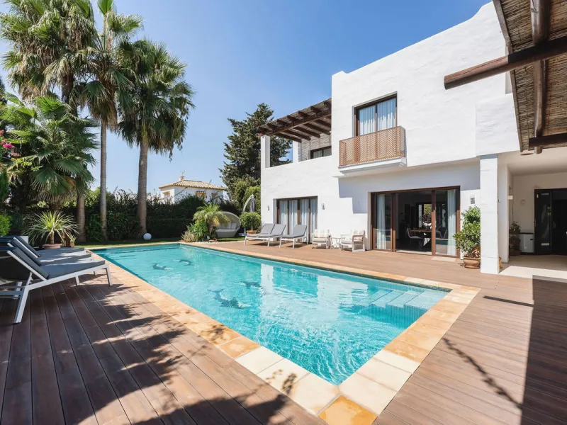 Welcome to this charming beachside villa with private pool in San Pedro!