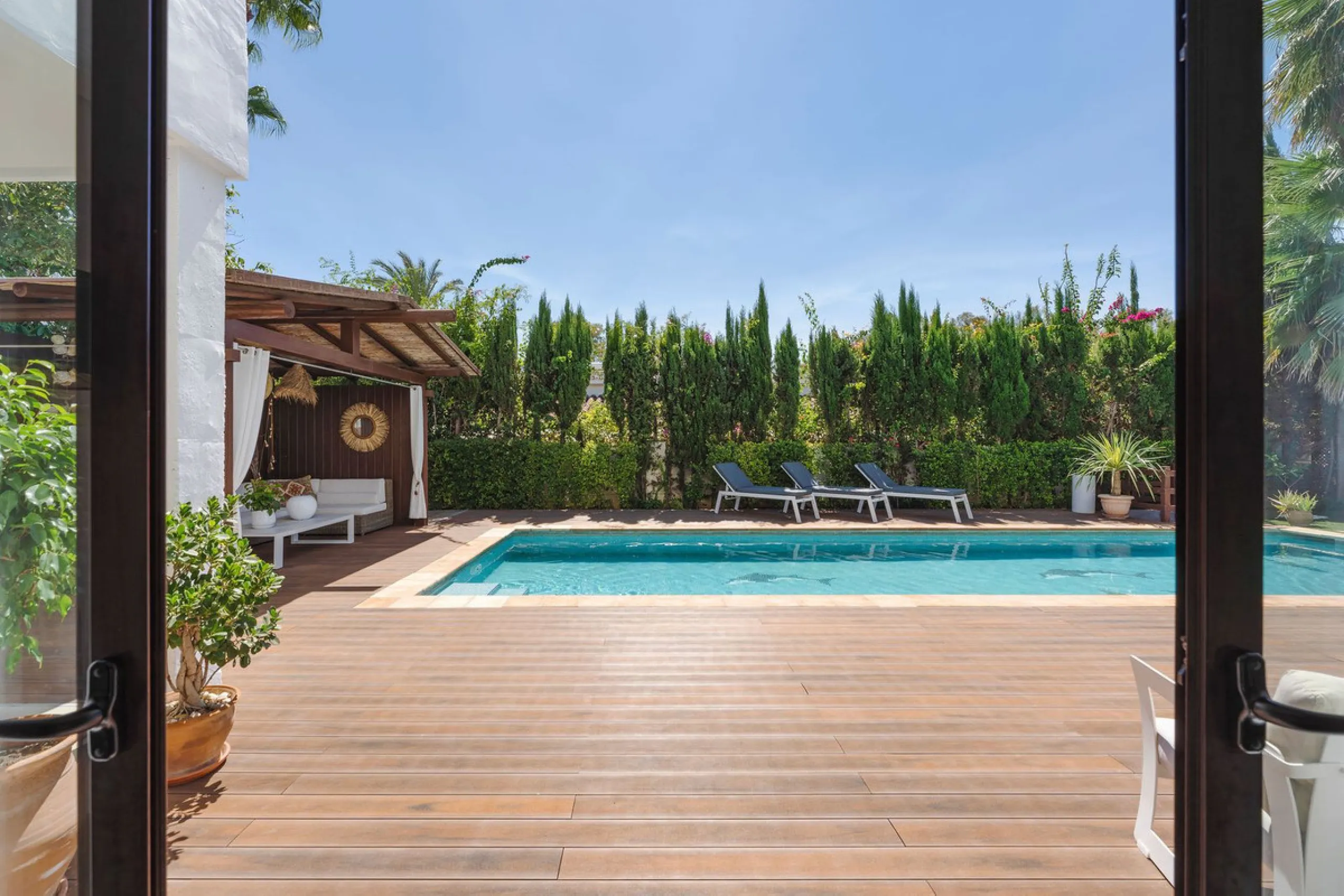 Welcome to this charming beachside villa with private pool in San Pedro!