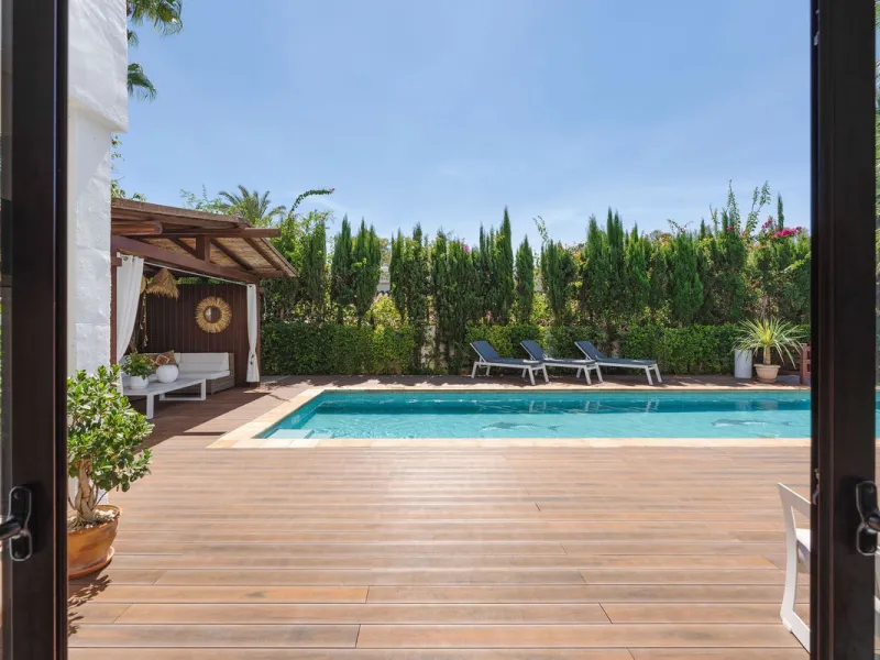 Welcome to this charming beachside villa with private pool in San Pedro!