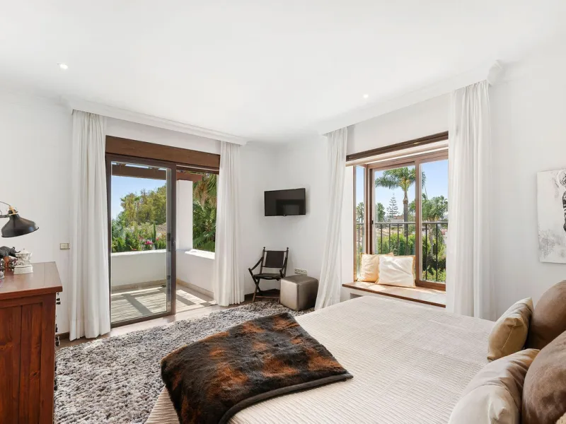 Welcome to this charming beachside villa with private pool in San Pedro!