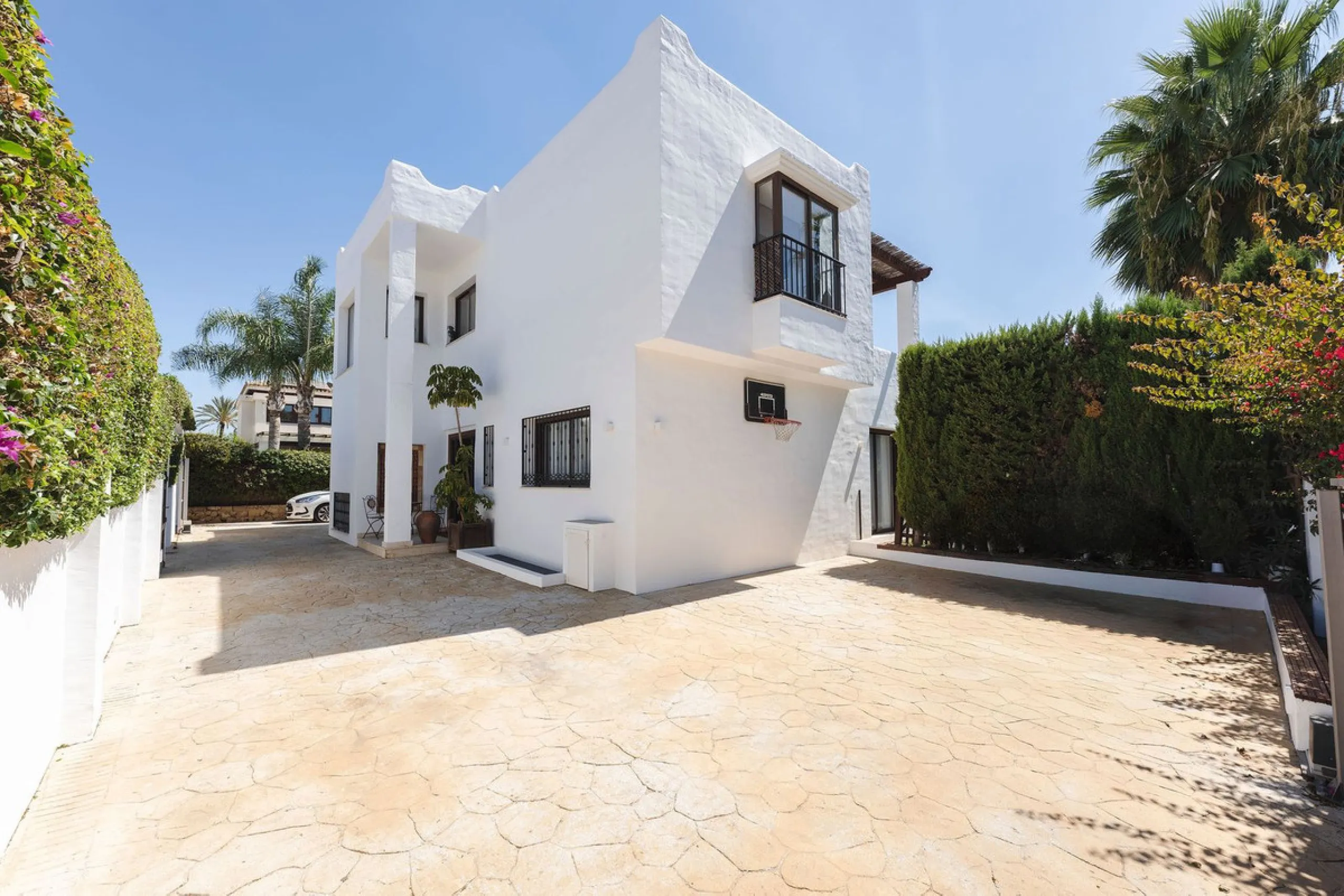 Welcome to this charming beachside villa with private pool in San Pedro!