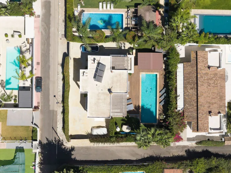 Welcome to this charming beachside villa with private pool in San Pedro!