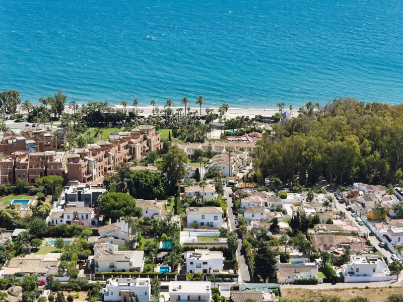 Welcome to this charming beachside villa with private pool in San Pedro!