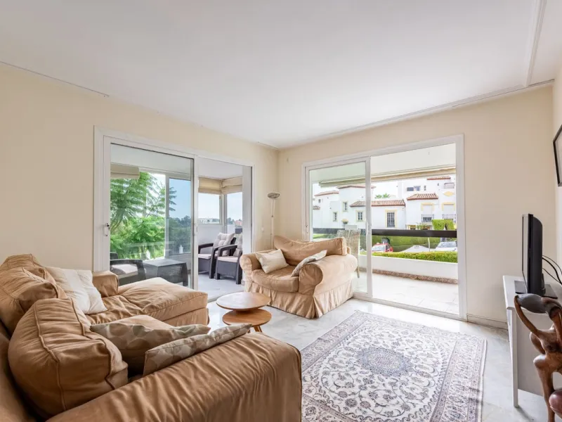 Bright and spacious apartment located in the sought-after Las Jacarandas complex in Bel Air, Estepona. Situated on the first floor, this corner unit enjoys an abundance of natural light and offers tranquil green views with glimpses of the mountains and di