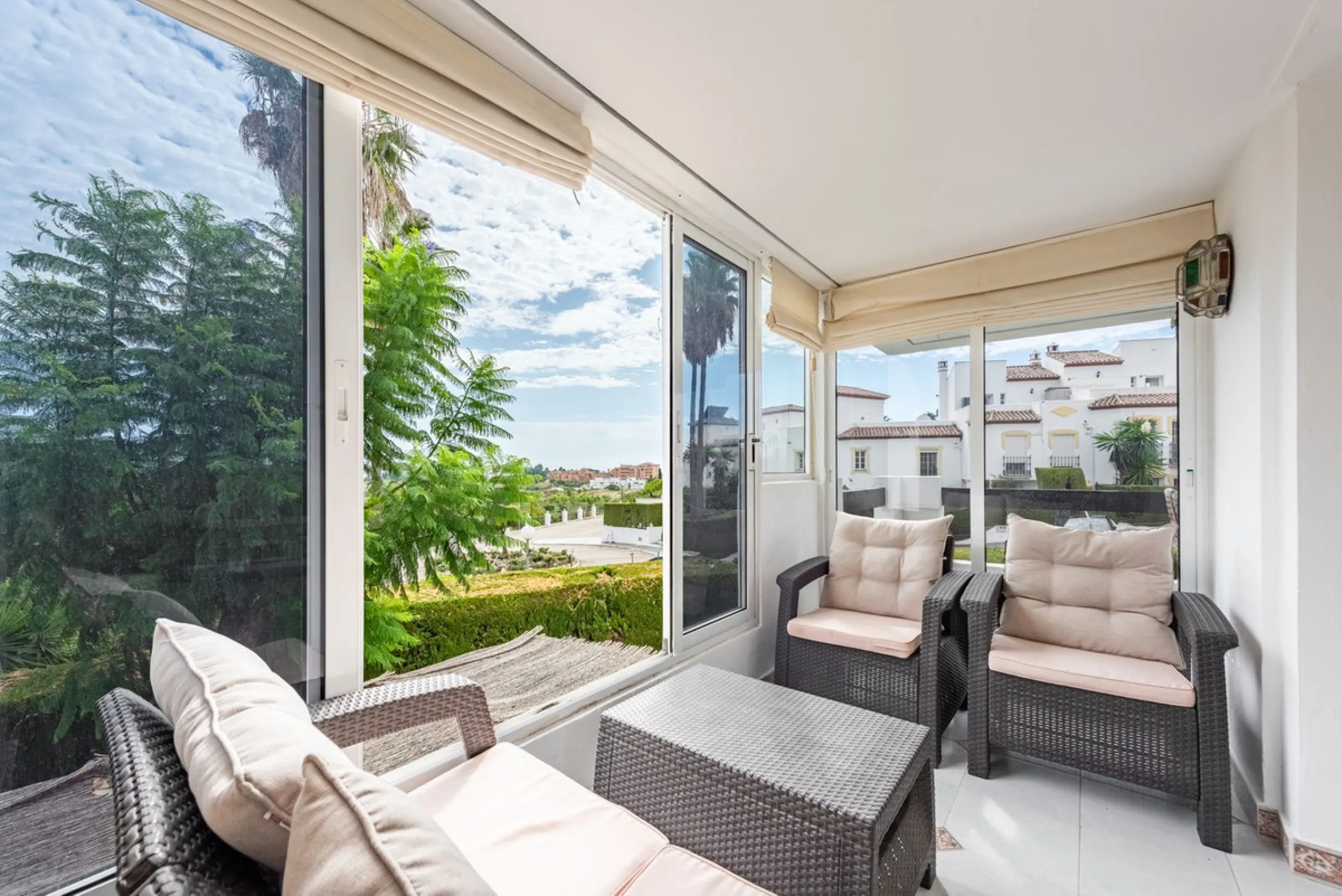 Bright and spacious apartment located in the sought-after Las Jacarandas complex in Bel Air, Estepona. Situated on the first floor, this corner unit enjoys an abundance of natural light and offers tranquil green views with glimpses of the mountains and di
