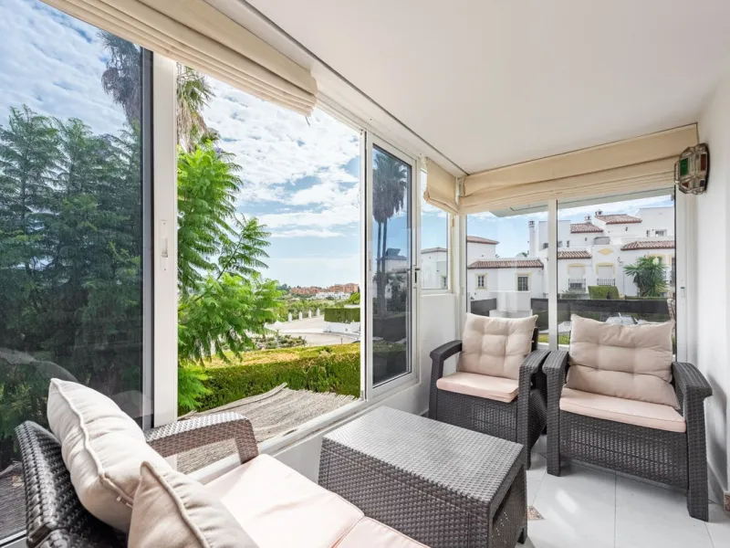 Bright and spacious apartment located in the sought-after Las Jacarandas complex in Bel Air, Estepona. Situated on the first floor, this corner unit enjoys an abundance of natural light and offers tranquil green views with glimpses of the mountains and di