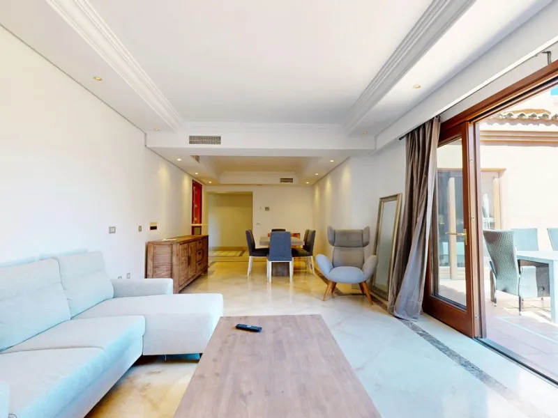 Apartment - Middle Floor Apartment в продаже в Estepona, Málaga. В доме 2 спален и 2 ванных комнат. Площадь дома 150 м²