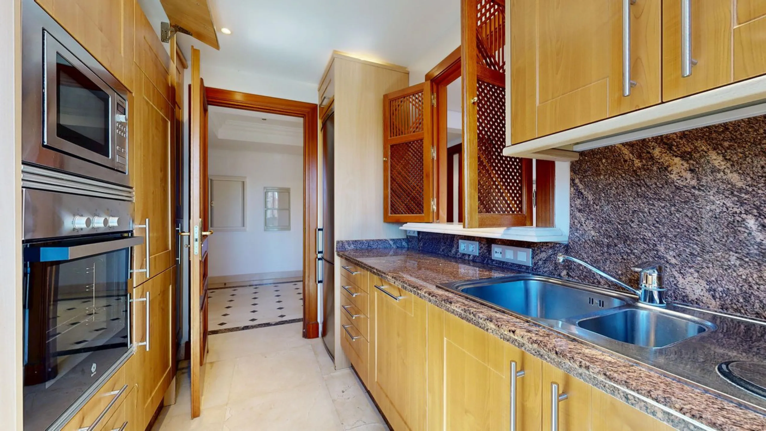 In the heart of Estepona's New Golden Mile, where the Costa del Sol shows off its most sophisticated side, lies a unique opportunity for those looking to live or invest on the seafront. The Mar Azul development, renowned as one of the most coveted in the 