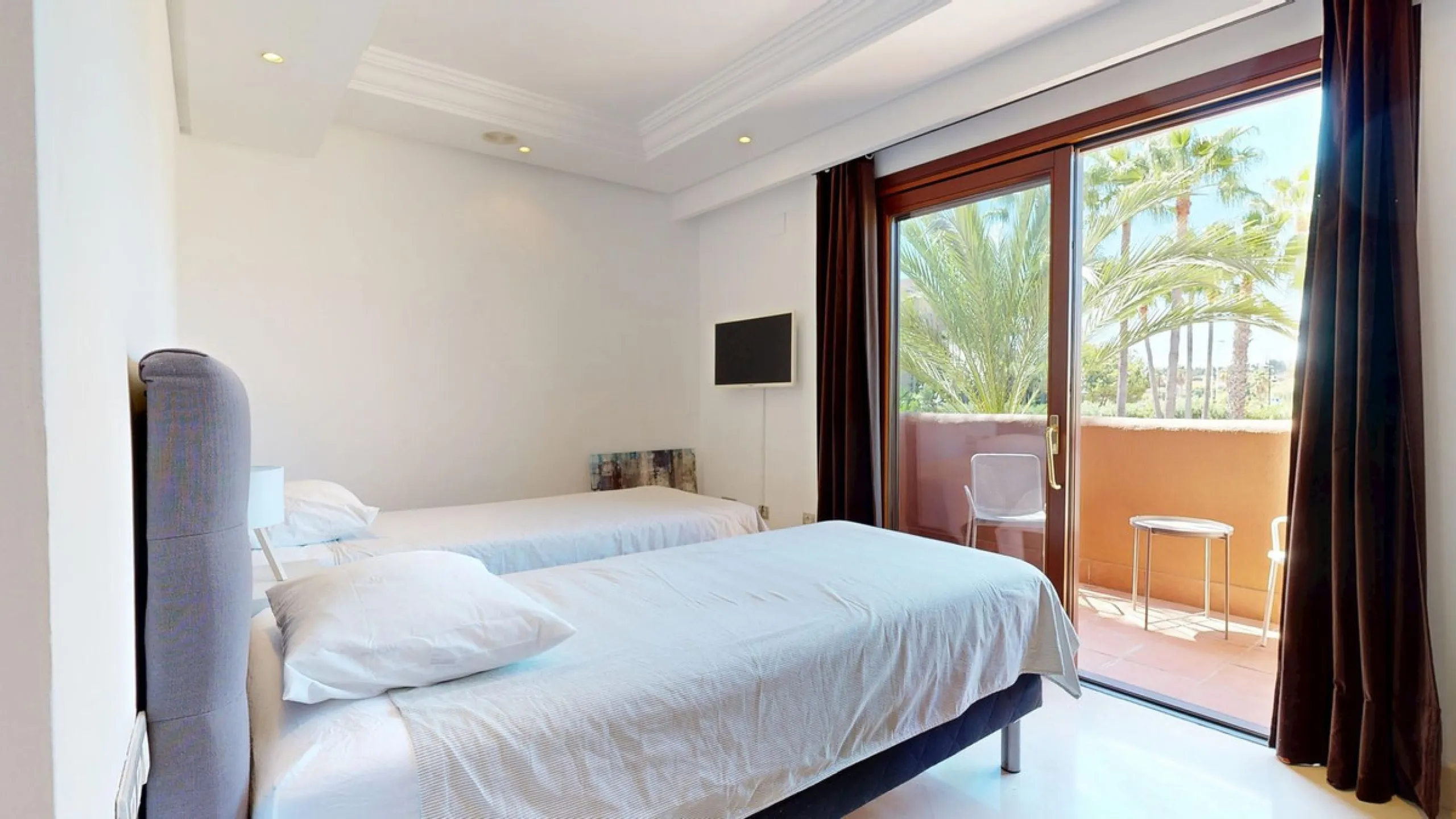 In the heart of Estepona's New Golden Mile, where the Costa del Sol shows off its most sophisticated side, lies a unique opportunity for those looking to live or invest on the seafront. The Mar Azul development, renowned as one of the most coveted in the 