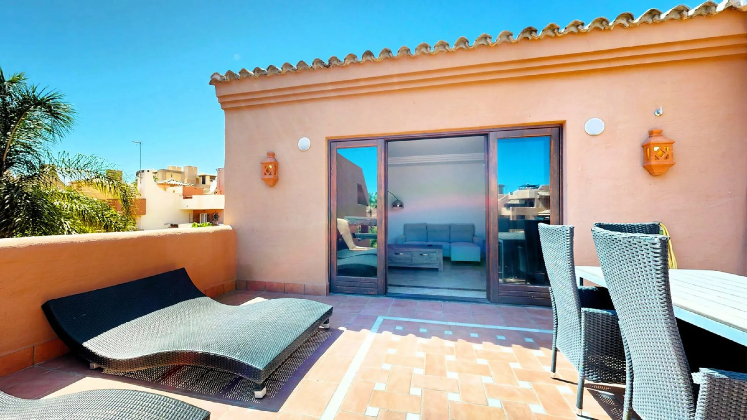 In the heart of Estepona's New Golden Mile, where the Costa del Sol shows off its most sophisticated side, lies a unique opportunity for those looking to live or invest on the seafront. The Mar Azul development, renowned as one of the most coveted in the 