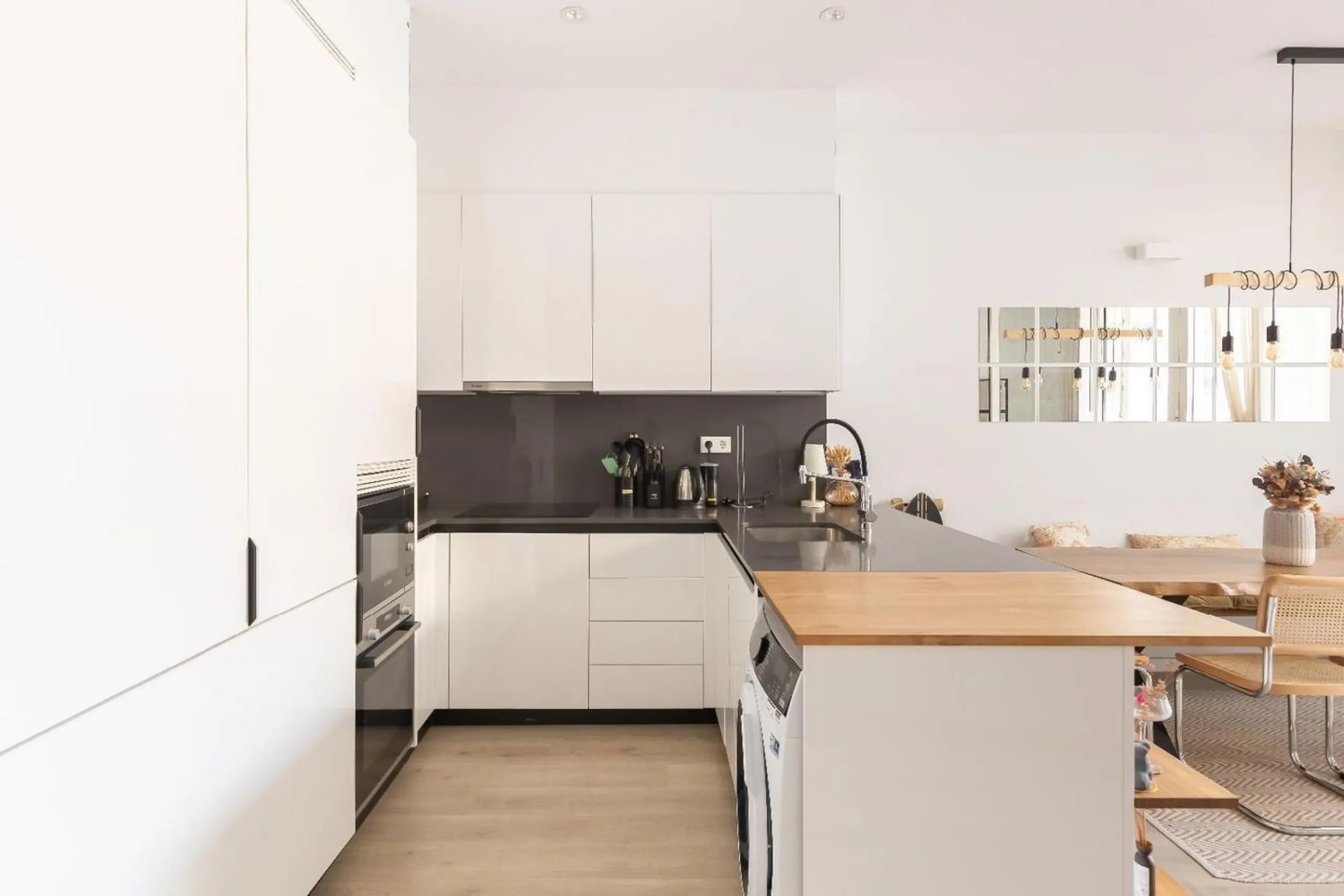 Moderno apartamento de 1 dormitorio con terraza y balcón en Poblenou, Barcelona