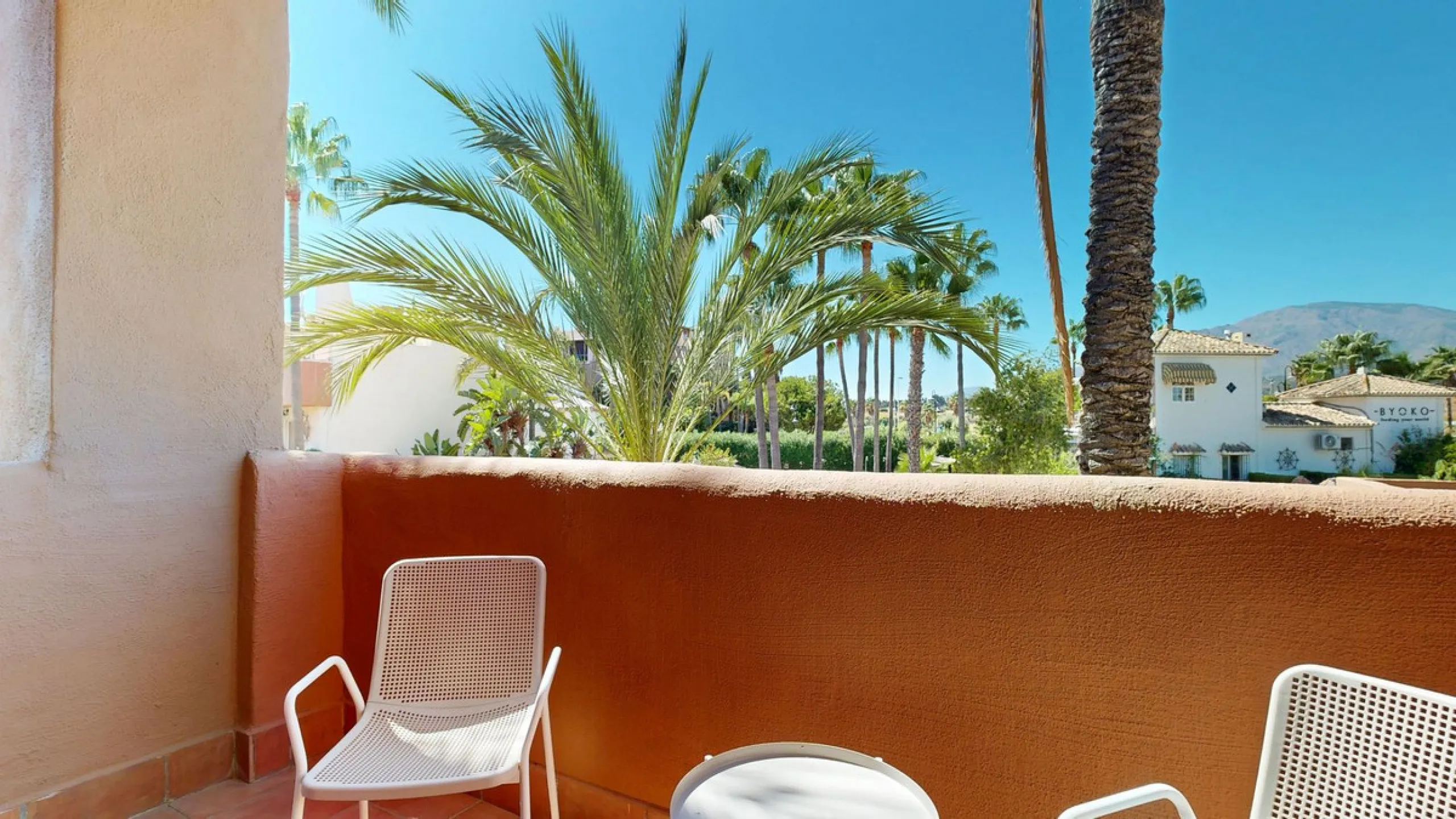 In the heart of Estepona's New Golden Mile, where the Costa del Sol shows off its most sophisticated side, lies a unique opportunity for those looking to live or invest on the seafront. The Mar Azul development, renowned as one of the most coveted in the 