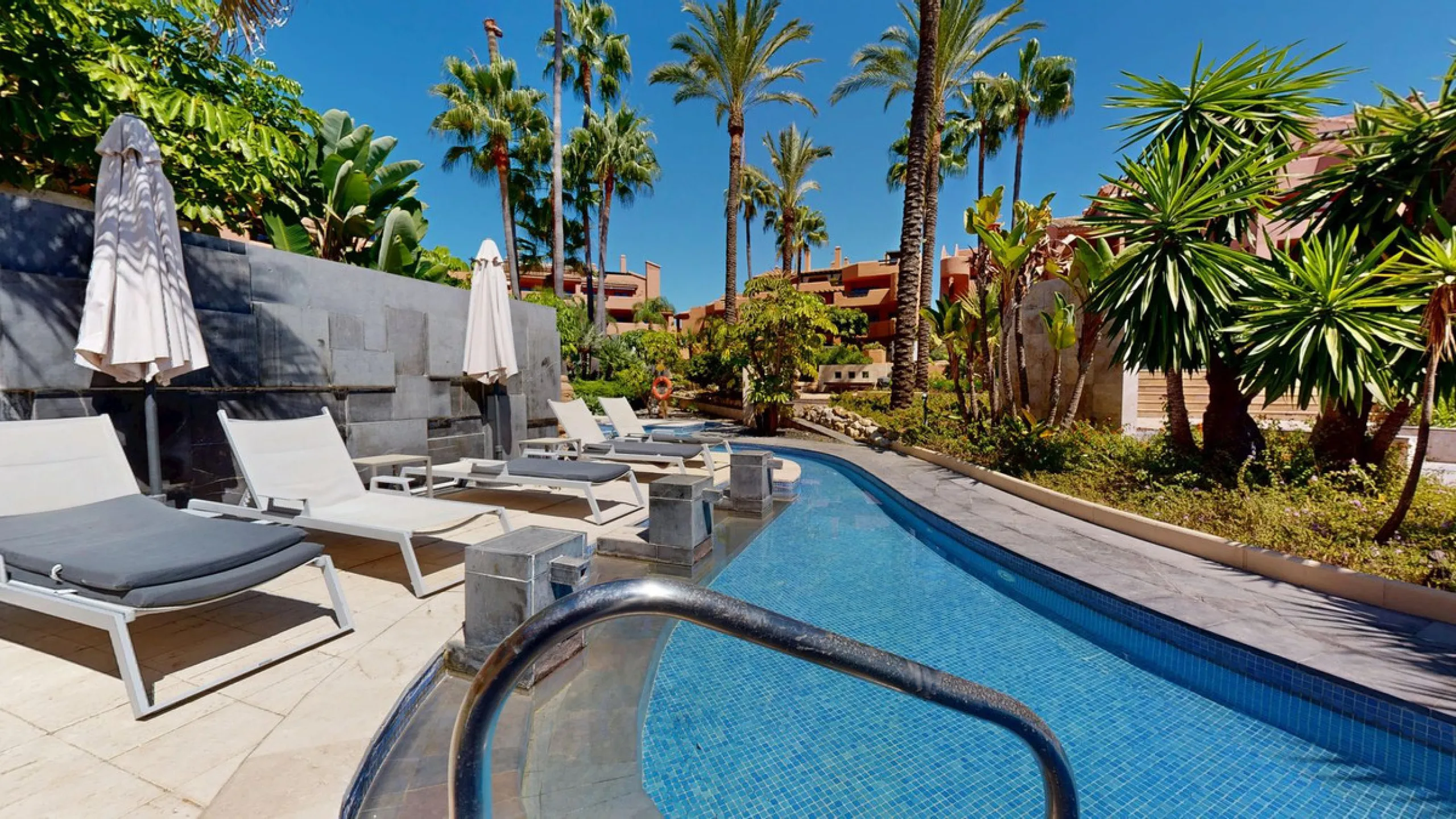 In the heart of Estepona's New Golden Mile, where the Costa del Sol shows off its most sophisticated side, lies a unique opportunity for those looking to live or invest on the seafront. The Mar Azul development, renowned as one of the most coveted in the 