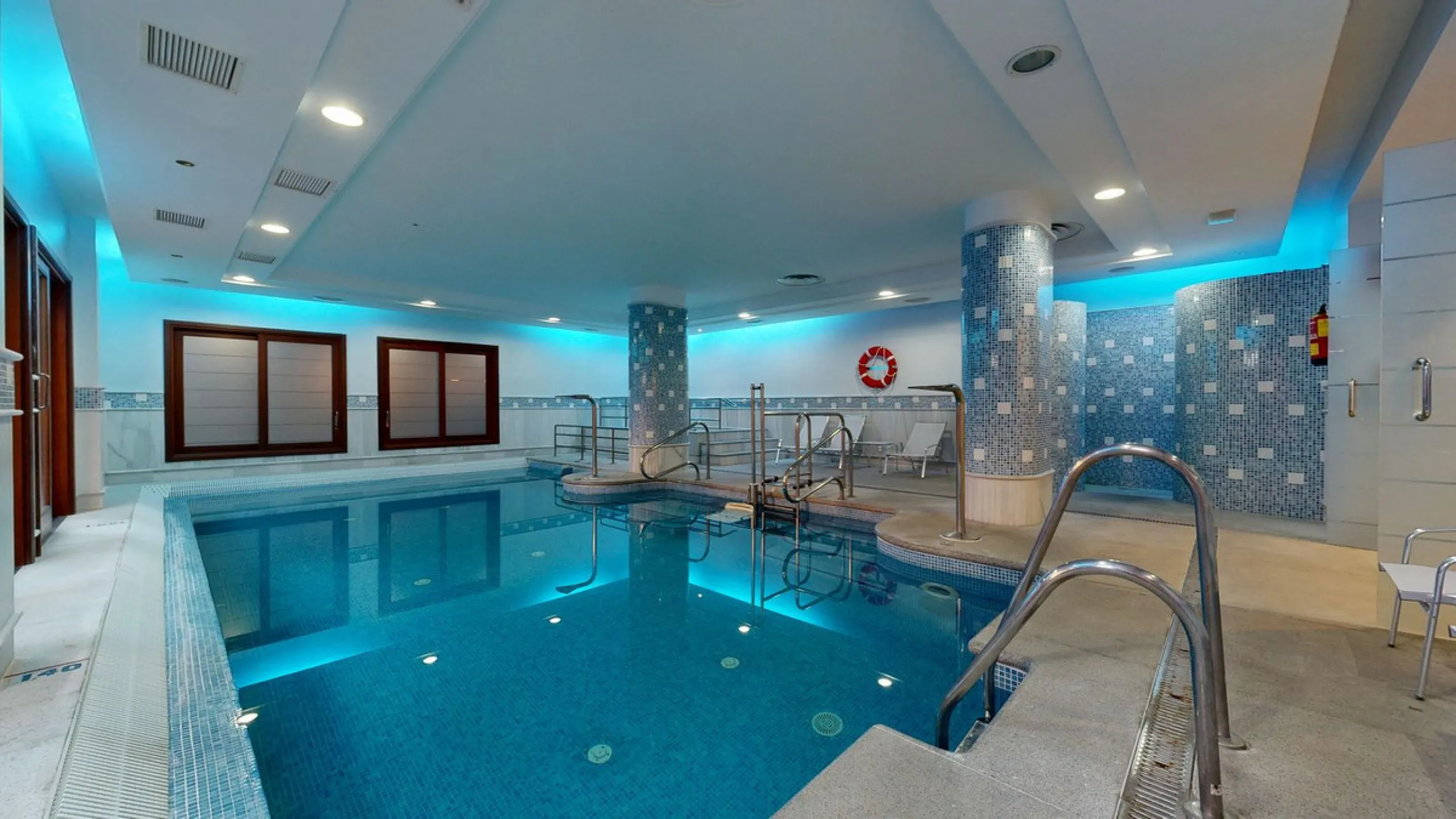 In the heart of Estepona's New Golden Mile, where the Costa del Sol shows off its most sophisticated side, lies a unique opportunity for those looking to live or invest on the seafront. The Mar Azul development, renowned as one of the most coveted in the 