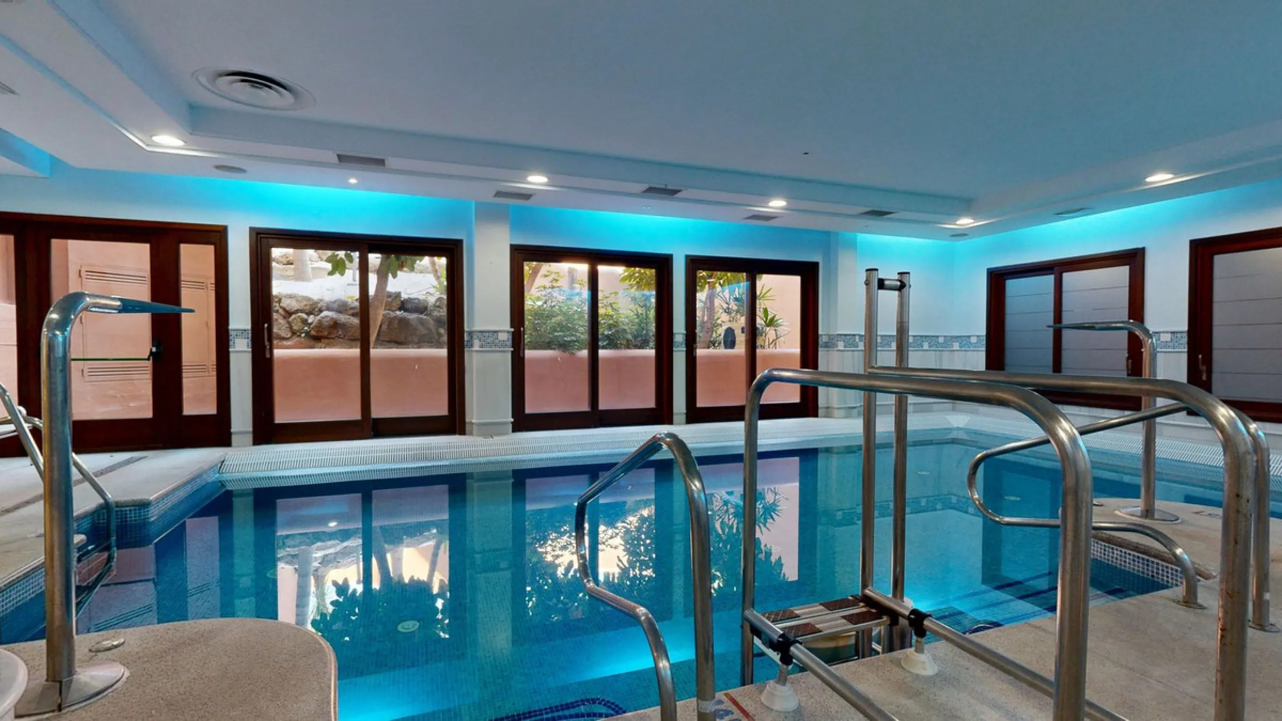 In the heart of Estepona's New Golden Mile, where the Costa del Sol shows off its most sophisticated side, lies a unique opportunity for those looking to live or invest on the seafront. The Mar Azul development, renowned as one of the most coveted in the 