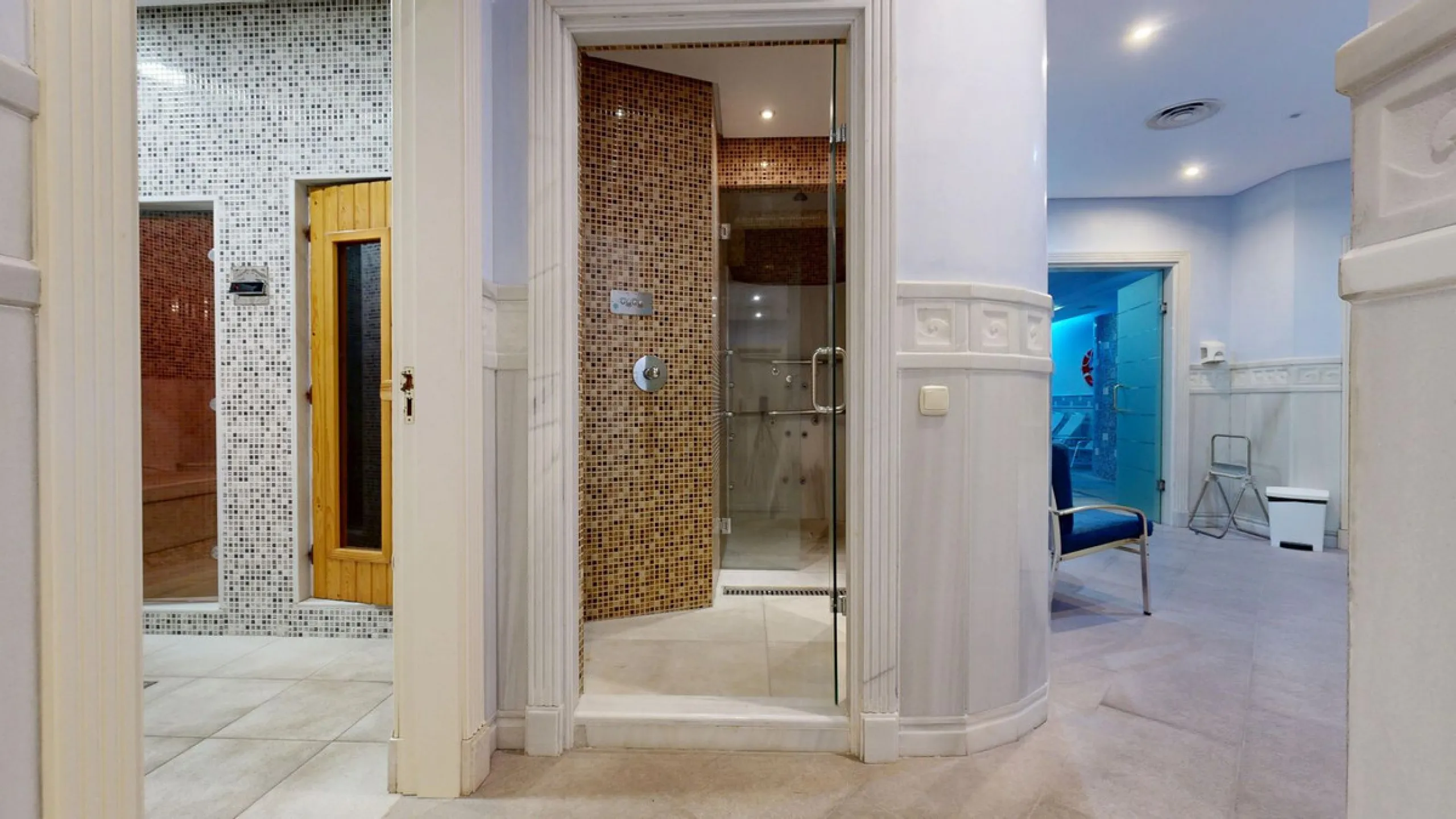 In the heart of Estepona's New Golden Mile, where the Costa del Sol shows off its most sophisticated side, lies a unique opportunity for those looking to live or invest on the seafront. The Mar Azul development, renowned as one of the most coveted in the 