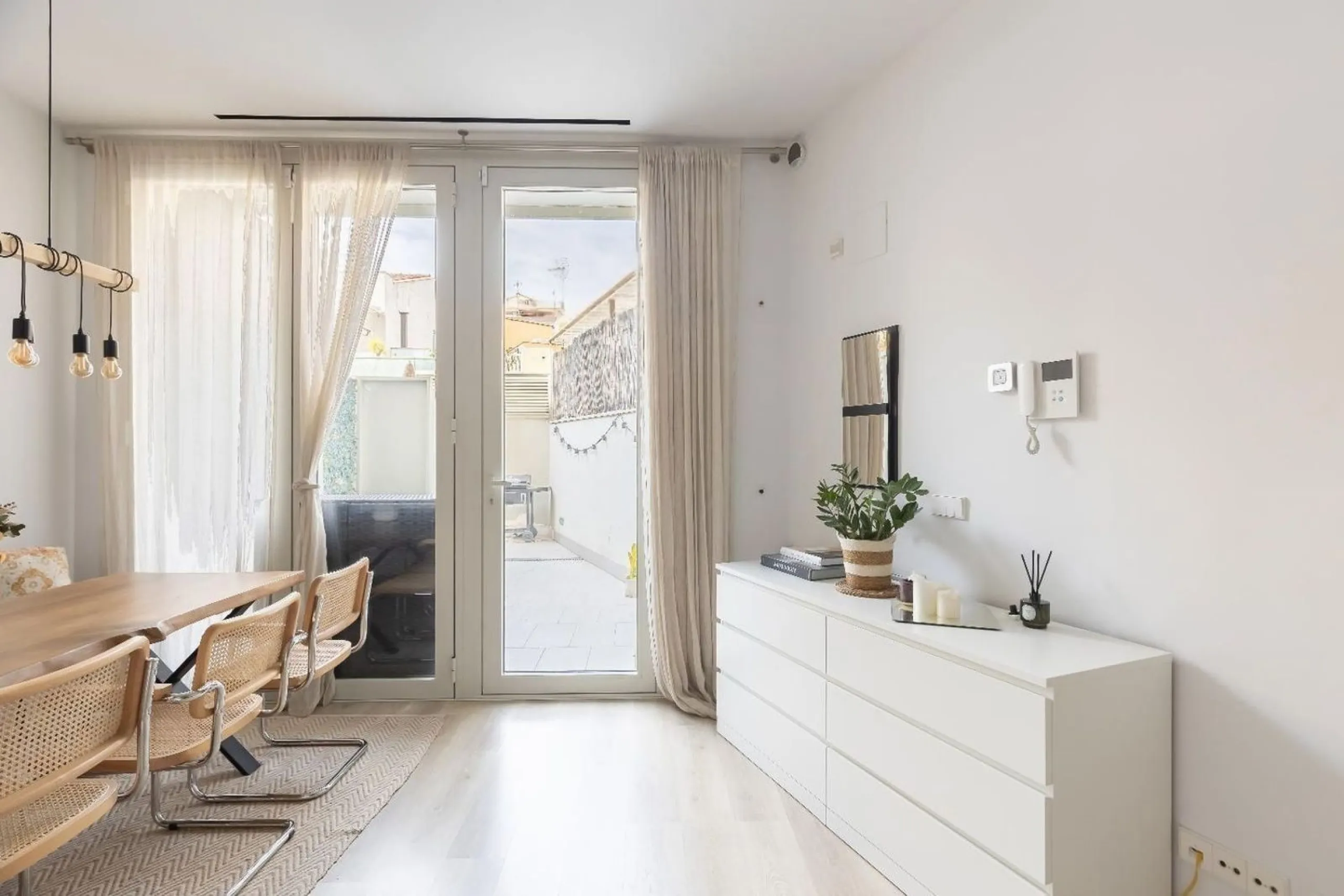 Moderno apartamento de 1 dormitorio con terraza y balcón en Poblenou, Barcelona