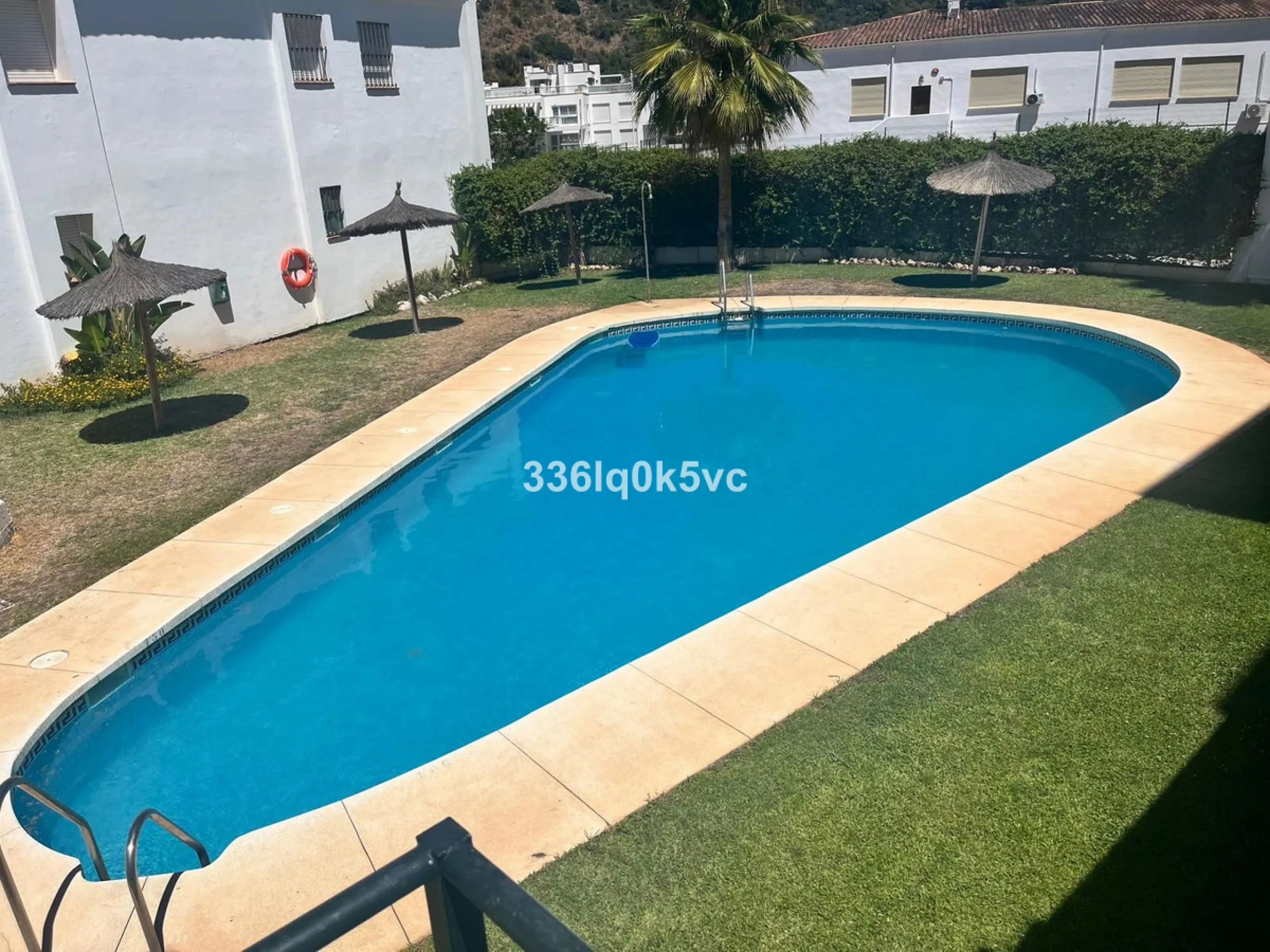 Apartment - Middle Floor Apartment в продаже в Benahavís, Málaga. В доме 2 спален и 2 ванных комнат. Площадь дома 140 м²