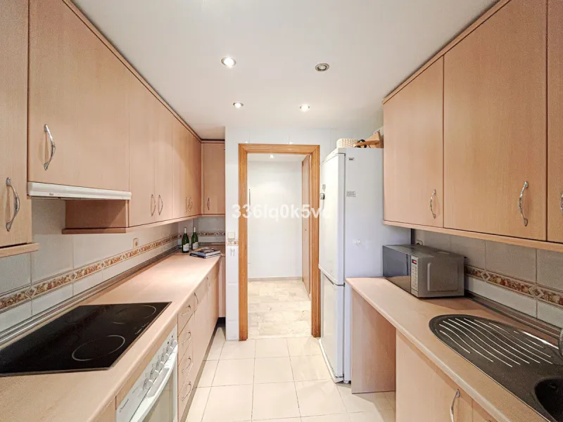 Apartment - Middle Floor Apartment в продаже в Benahavís, Málaga. В доме 2 спален и 2 ванных комнат. Площадь дома 140 м²