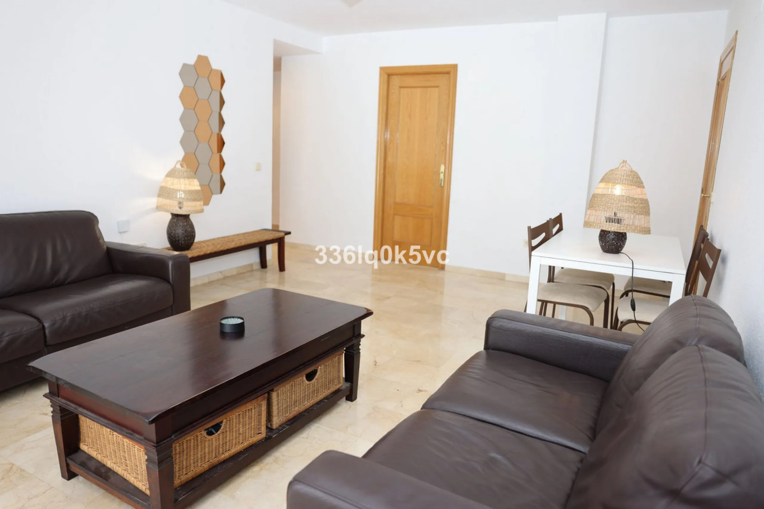 Apartment - Middle Floor Apartment в продаже в Benahavís, Málaga. В доме 2 спален и 2 ванных комнат. Площадь дома 140 м²