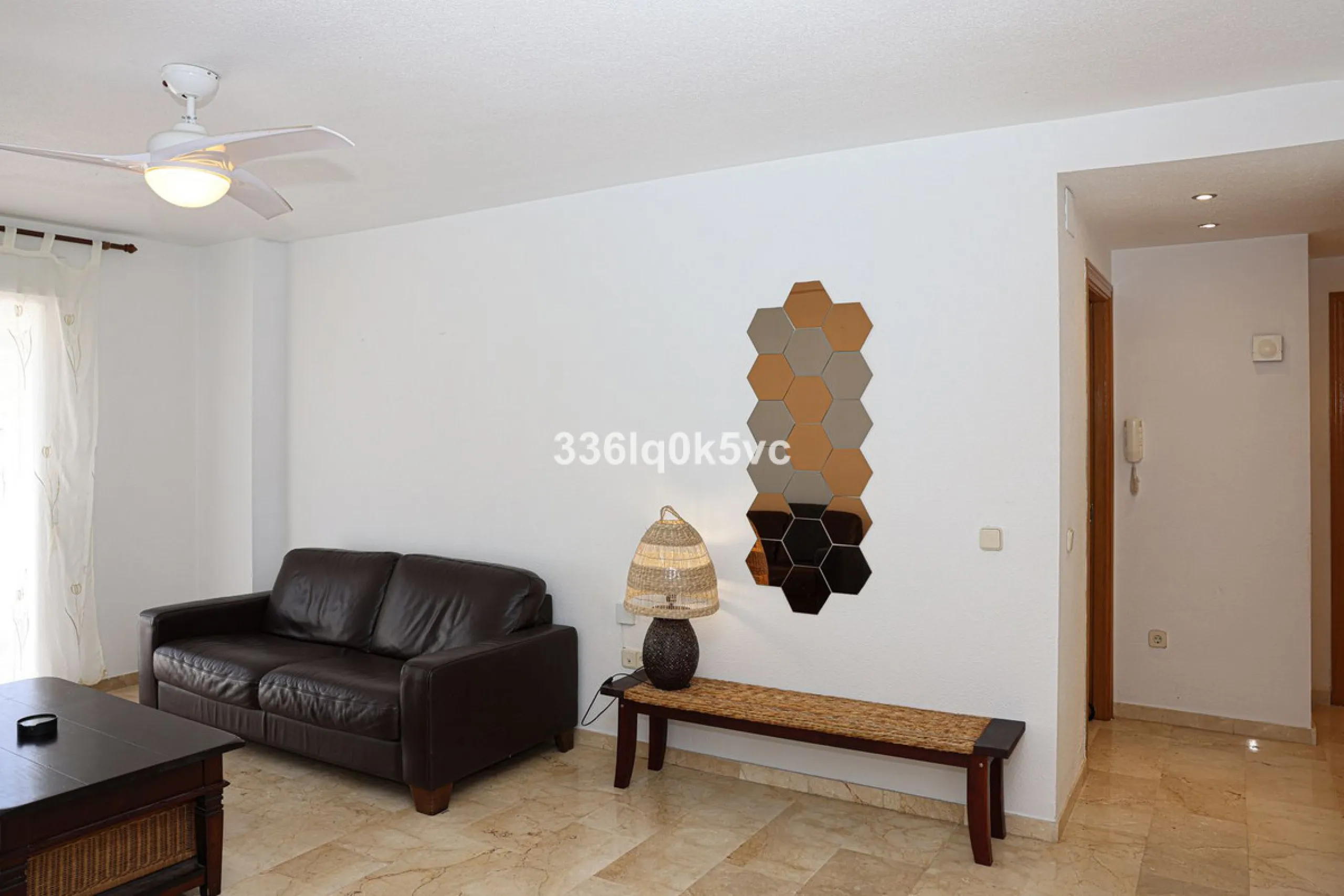 Apartment - Middle Floor Apartment в продаже в Benahavís, Málaga. В доме 2 спален и 2 ванных комнат. Площадь дома 140 м²
