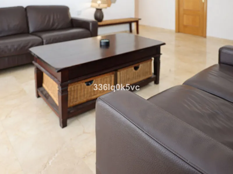 Apartment - Middle Floor Apartment в продаже в Benahavís, Málaga. В доме 2 спален и 2 ванных комнат. Площадь дома 140 м²
