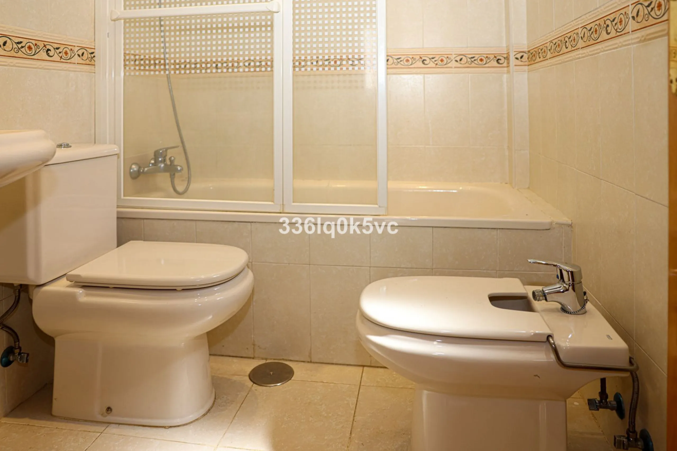 Apartment - Middle Floor Apartment в продаже в Benahavís, Málaga. В доме 2 спален и 2 ванных комнат. Площадь дома 140 м²