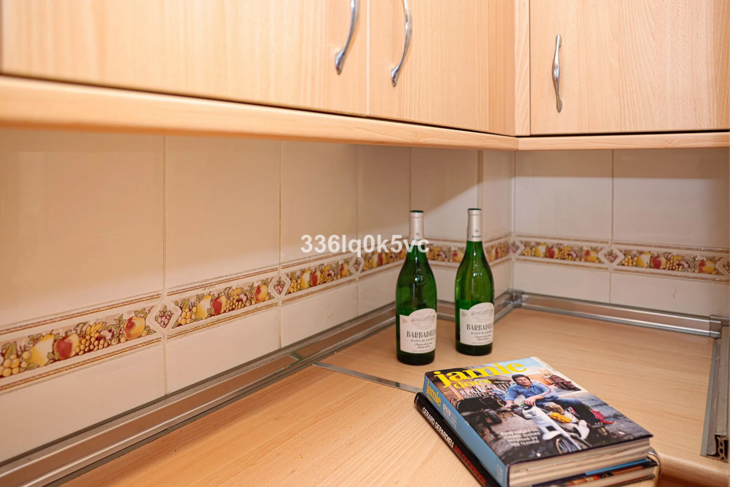 Apartment - Middle Floor Apartment в продаже в Benahavís, Málaga. В доме 2 спален и 2 ванных комнат. Площадь дома 140 м²