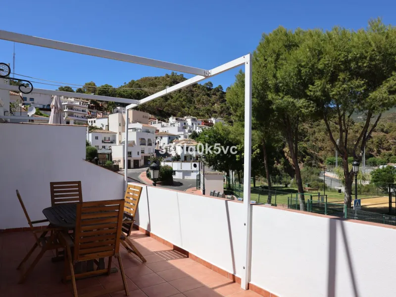 Apartment - Middle Floor Apartment в продаже в Benahavís, Málaga. В доме 2 спален и 2 ванных комнат. Площадь дома 140 м²