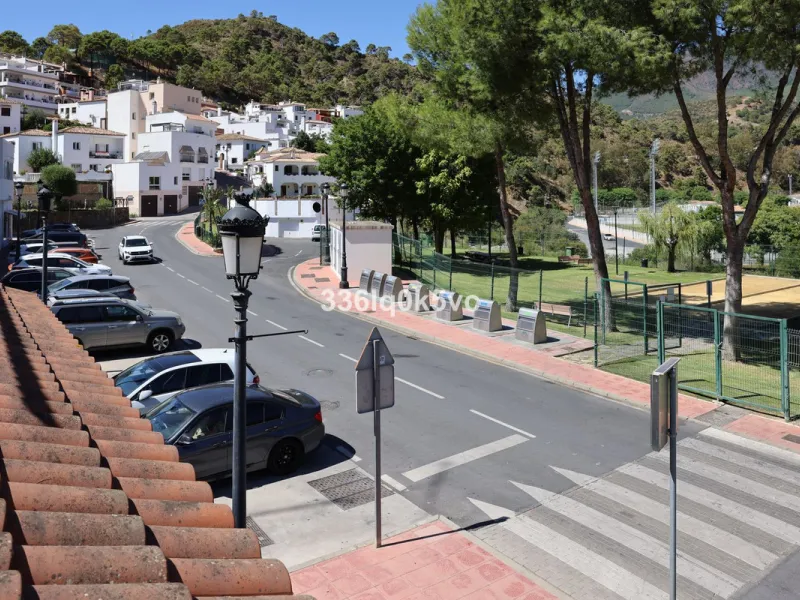 Apartment - Middle Floor Apartment в продаже в Benahavís, Málaga. В доме 2 спален и 2 ванных комнат. Площадь дома 140 м²