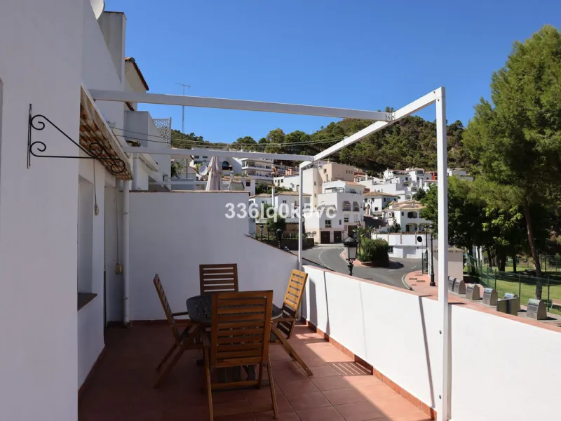 Apartment - Middle Floor Apartment в продаже в Benahavís, Málaga. В доме 2 спален и 2 ванных комнат. Площадь дома 140 м²