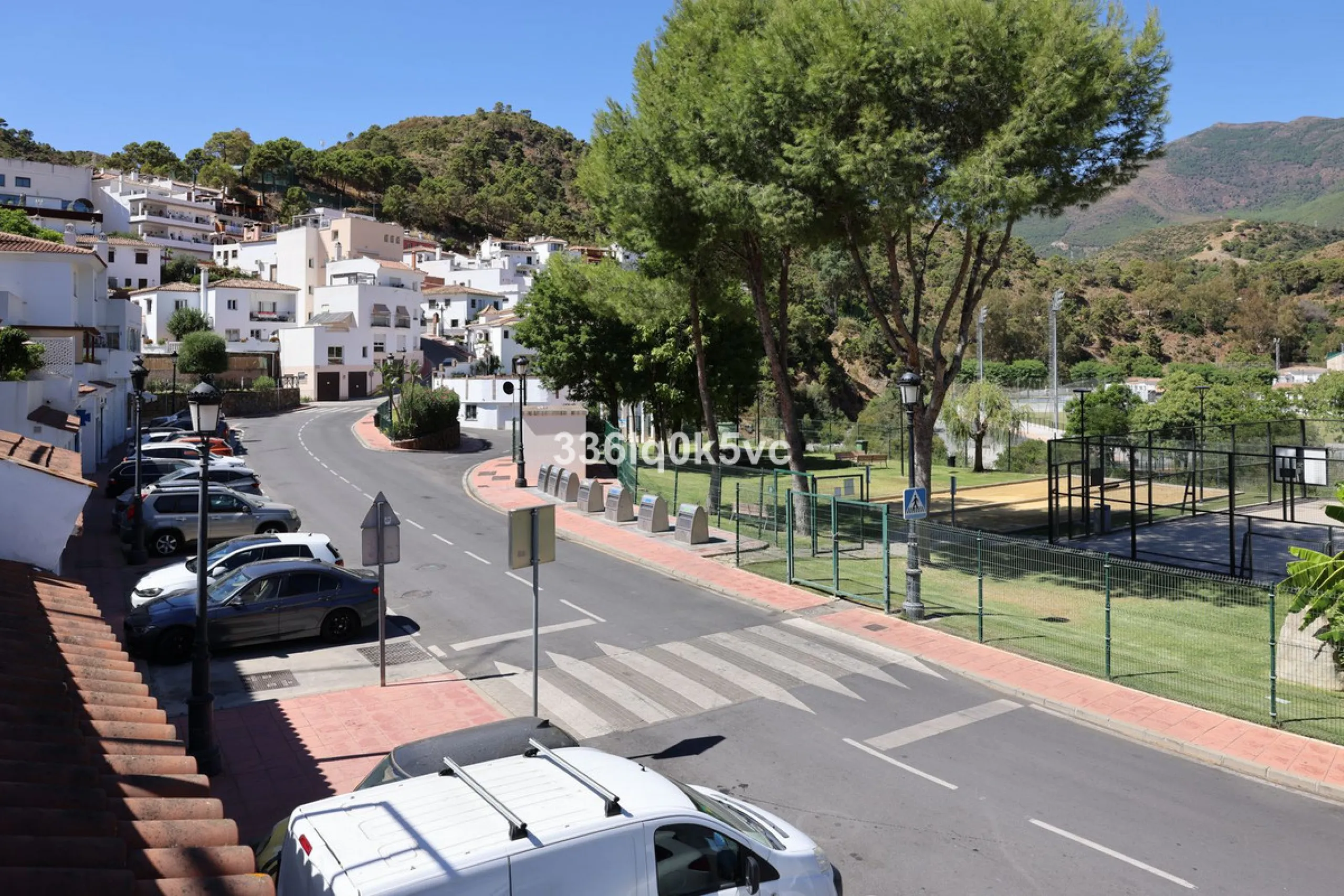 Apartment - Middle Floor Apartment в продаже в Benahavís, Málaga. В доме 2 спален и 2 ванных комнат. Площадь дома 140 м²