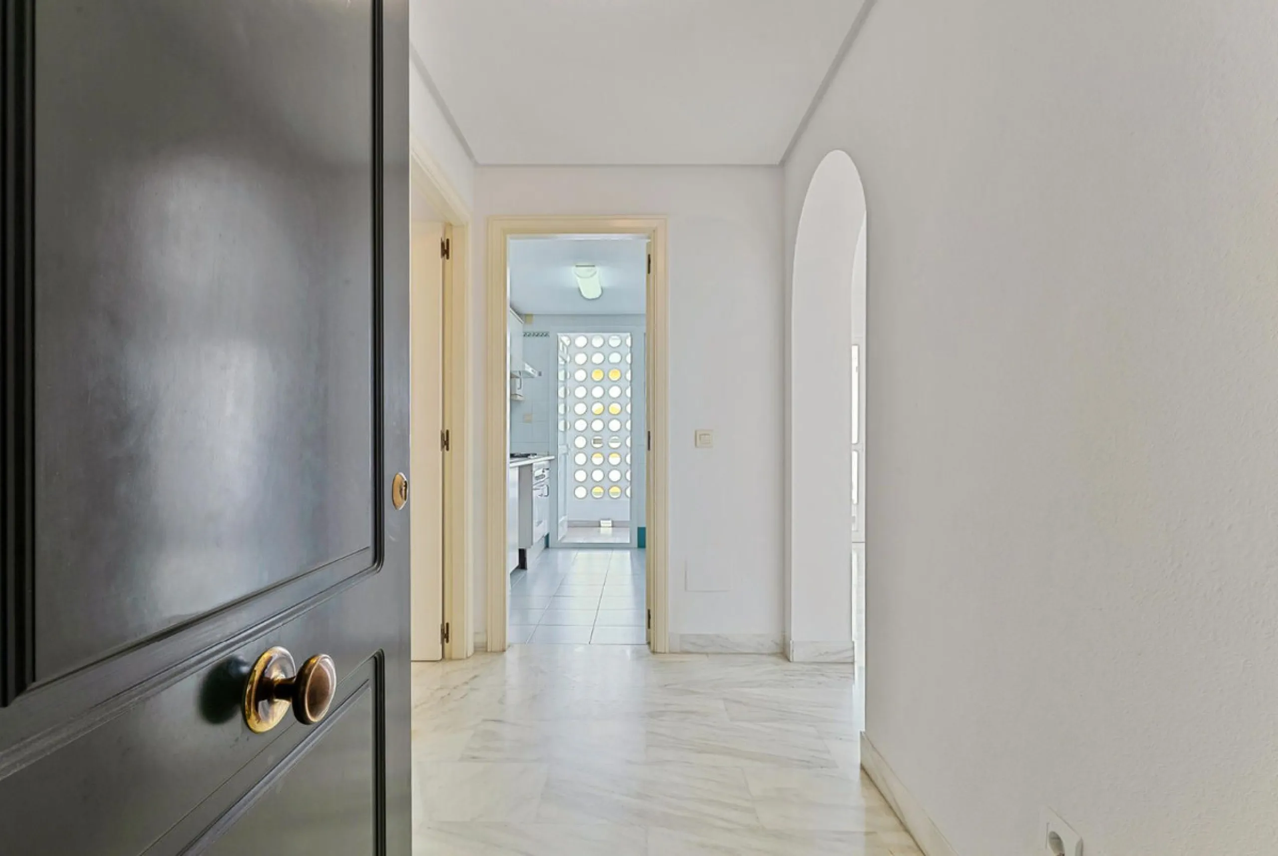 Apartment - Middle Floor Studio в продаже в Marbella, Málaga. В доме 2 спален и 2 ванных комнат. Площадь дома 82 м²