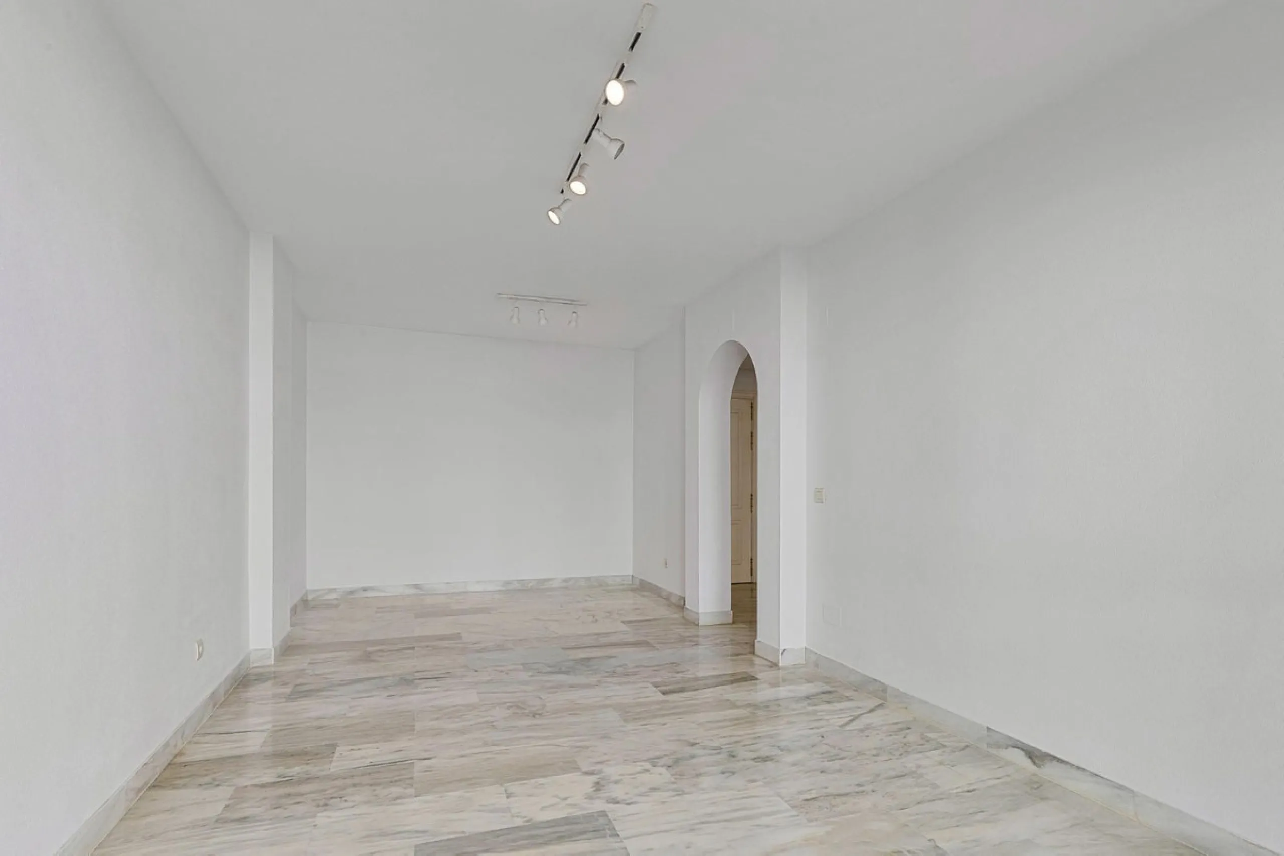 Apartment - Middle Floor Studio в продаже в Marbella, Málaga. В доме 2 спален и 2 ванных комнат. Площадь дома 82 м²