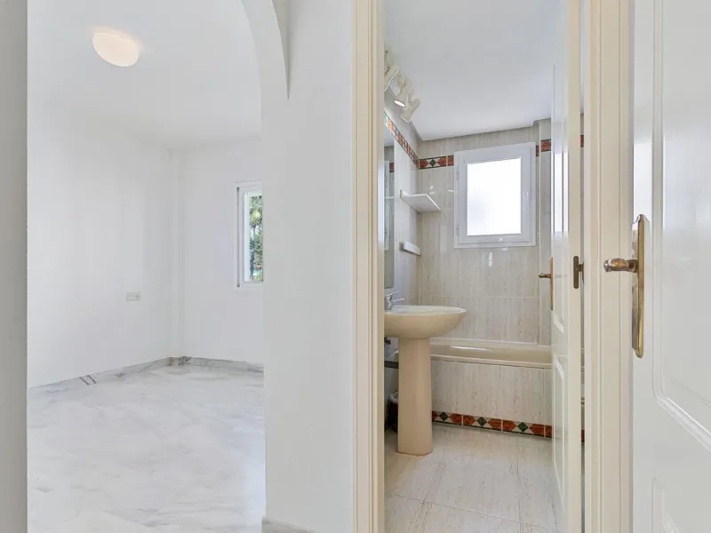 Apartment - Middle Floor Studio в продаже в Marbella, Málaga. В доме 2 спален и 2 ванных комнат. Площадь дома 82 м²